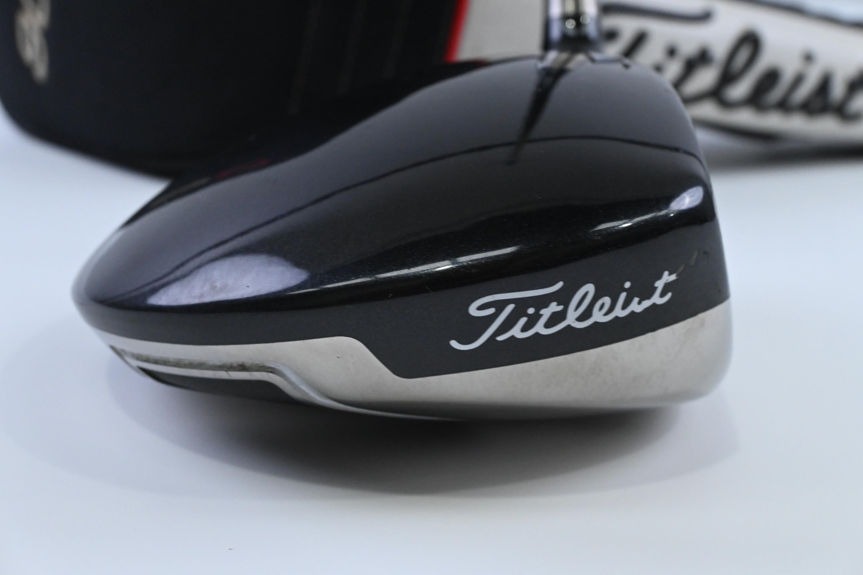 Titleist 909 D2 Driver / 9.5 Degree / X-Flex Aldila Trinity 65 Shaft