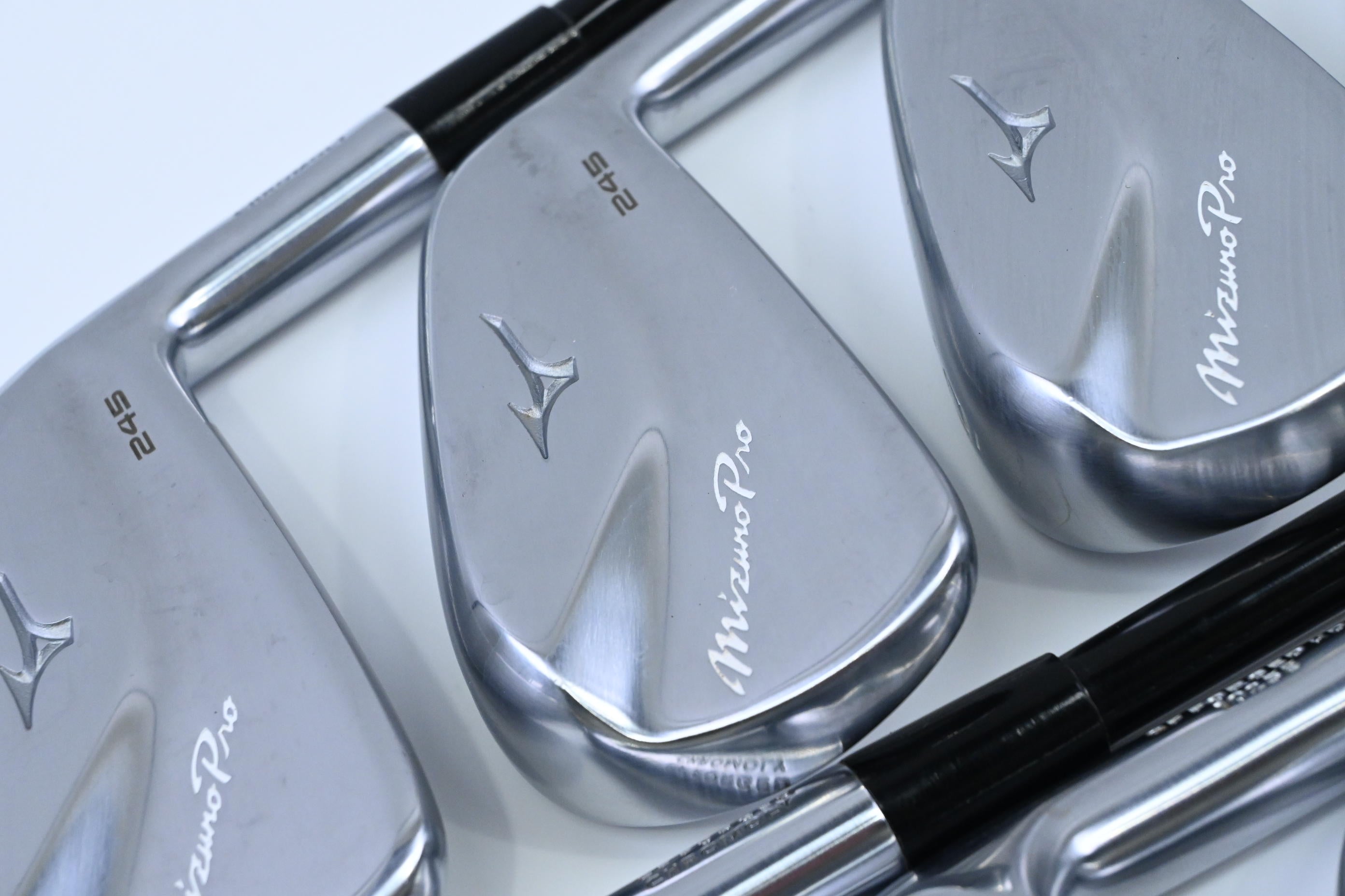 Mizuno Pro 245 Irons / 4-PW+GW / Regular Flex MMT 65 Shafts