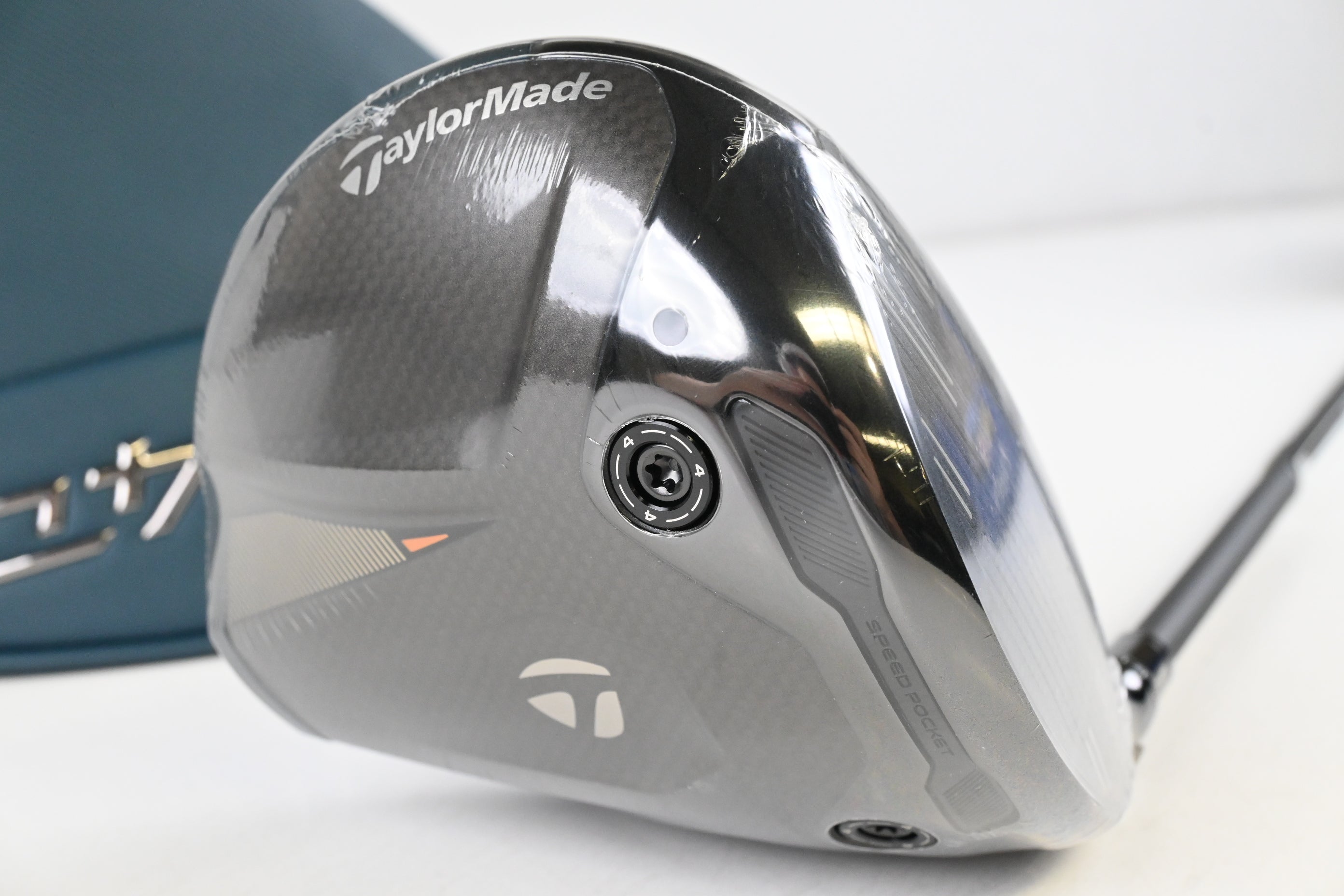 Taylormade Qi4D Driver / 10.5 Degree / Regular Flex Reax Blue 50 Shaft