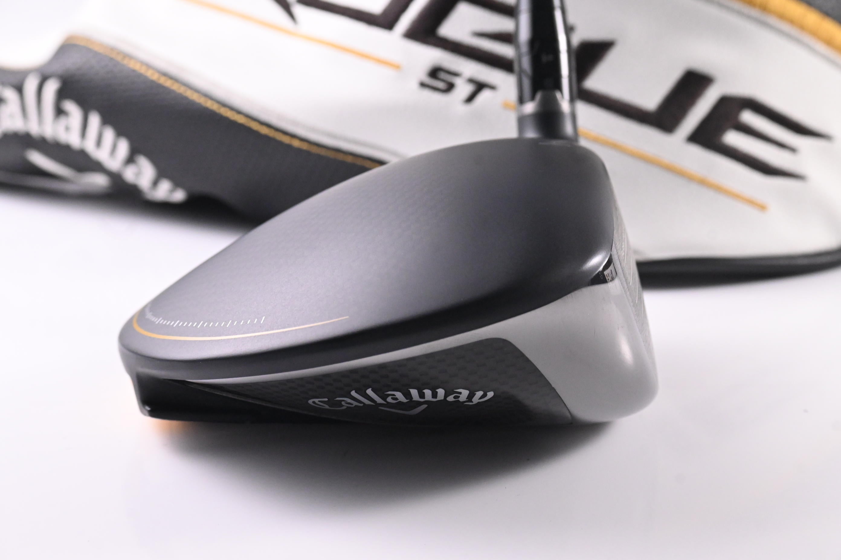 Callaway Rogue ST MAX Driver / 10.5 Degree / Regular Flex HZRDUS T800 55 Shaft