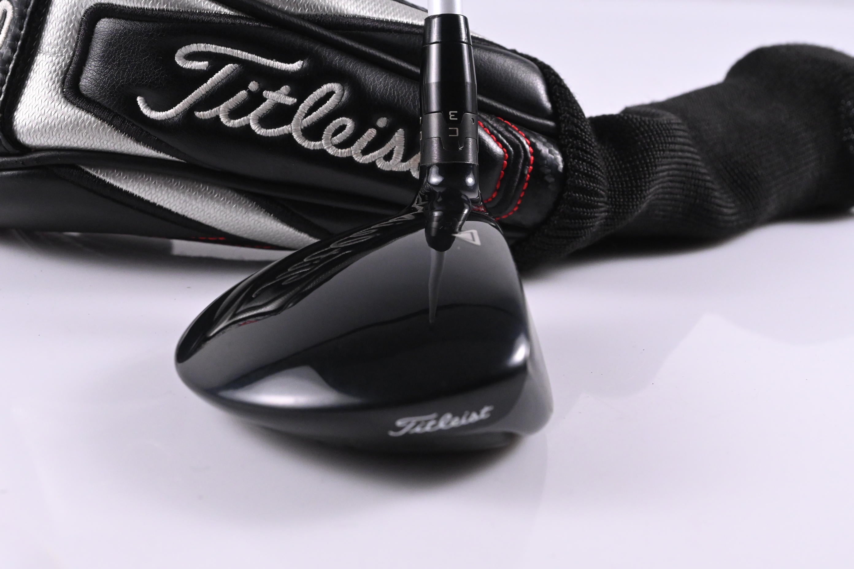 Titleist 915 F #5 Wood / 18 Degree / Regular Flex Aldila Rogue Black 80 Shaft
