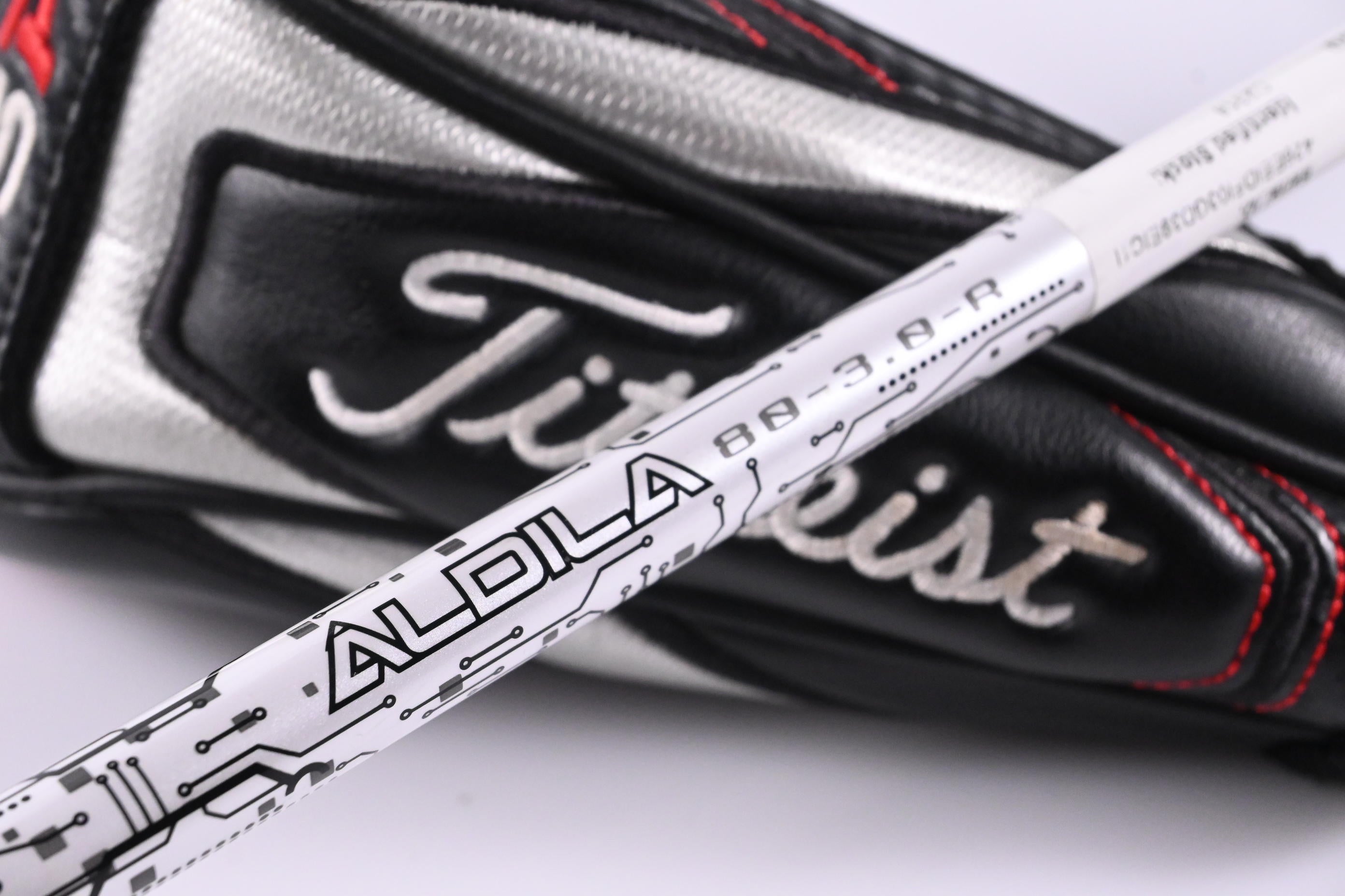 Titleist 915 F #5 Wood / 18 Degree / Regular Flex Aldila Rogue Black 80 Shaft