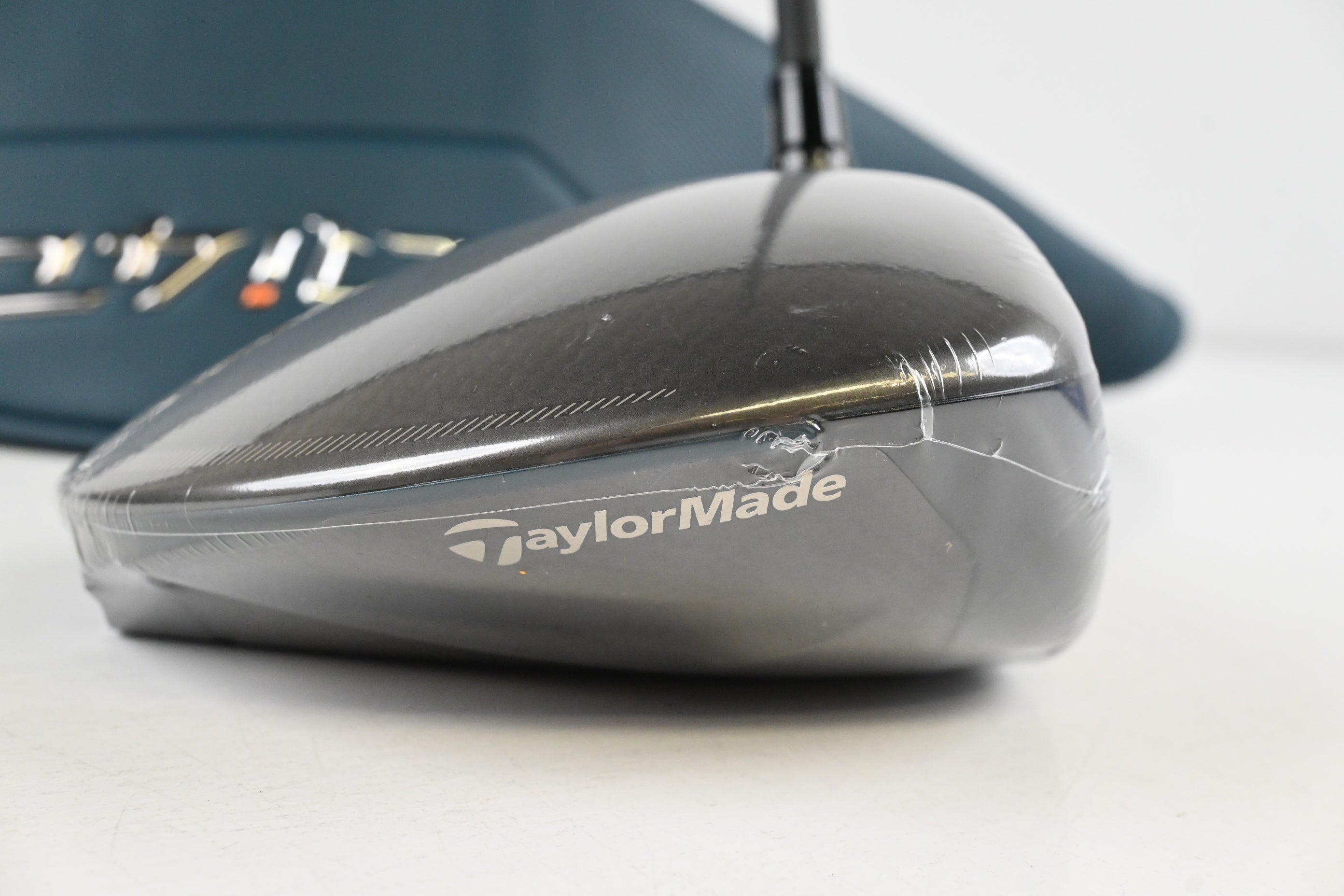 Taylormade Qi4D Driver / 10.5 Degree / Regular Flex Reax Blue 50 Shaft