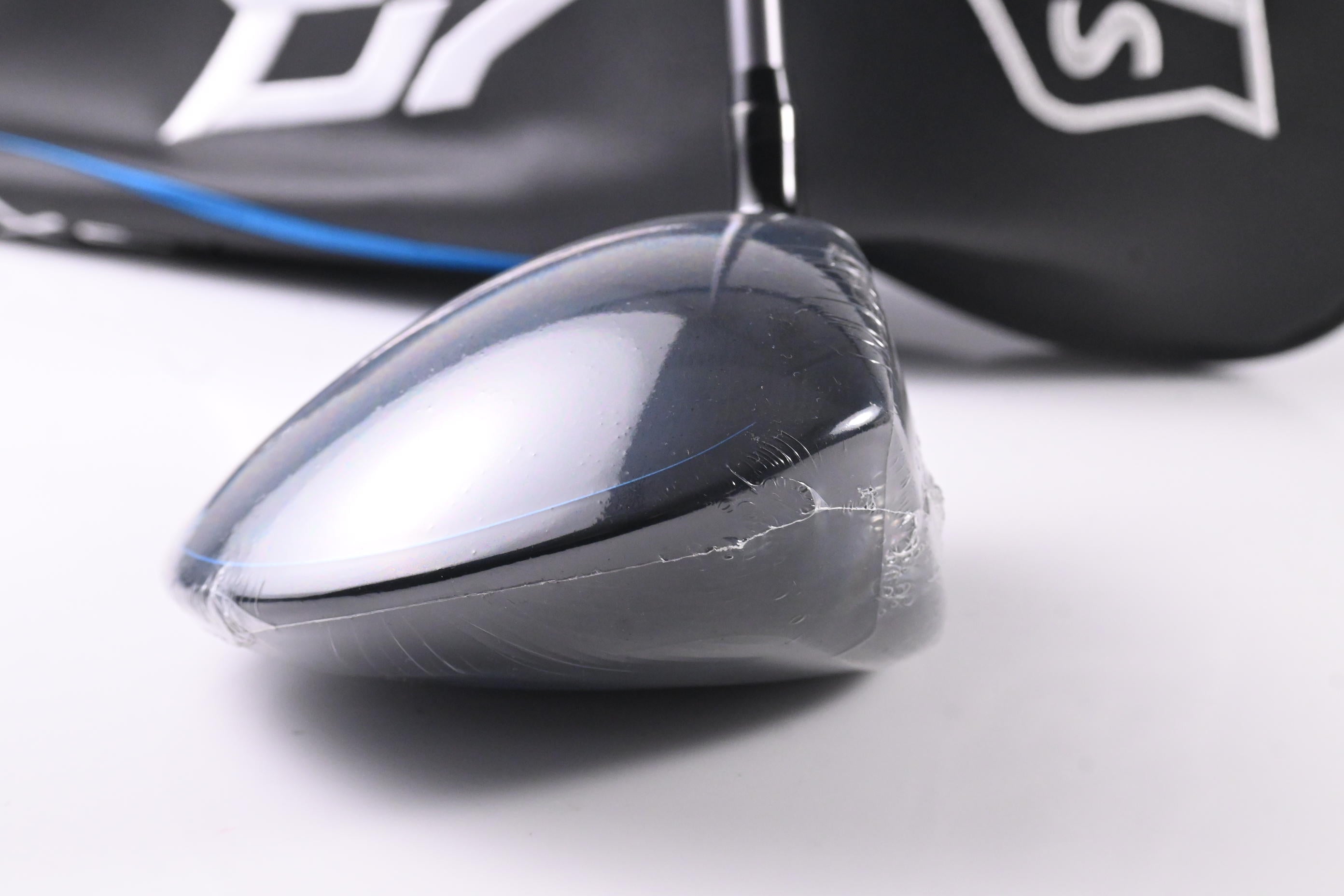 Wilson Staff D7 Driver / 10.5 Degree / Regular Flex UST Mamiya Helium Shaft
