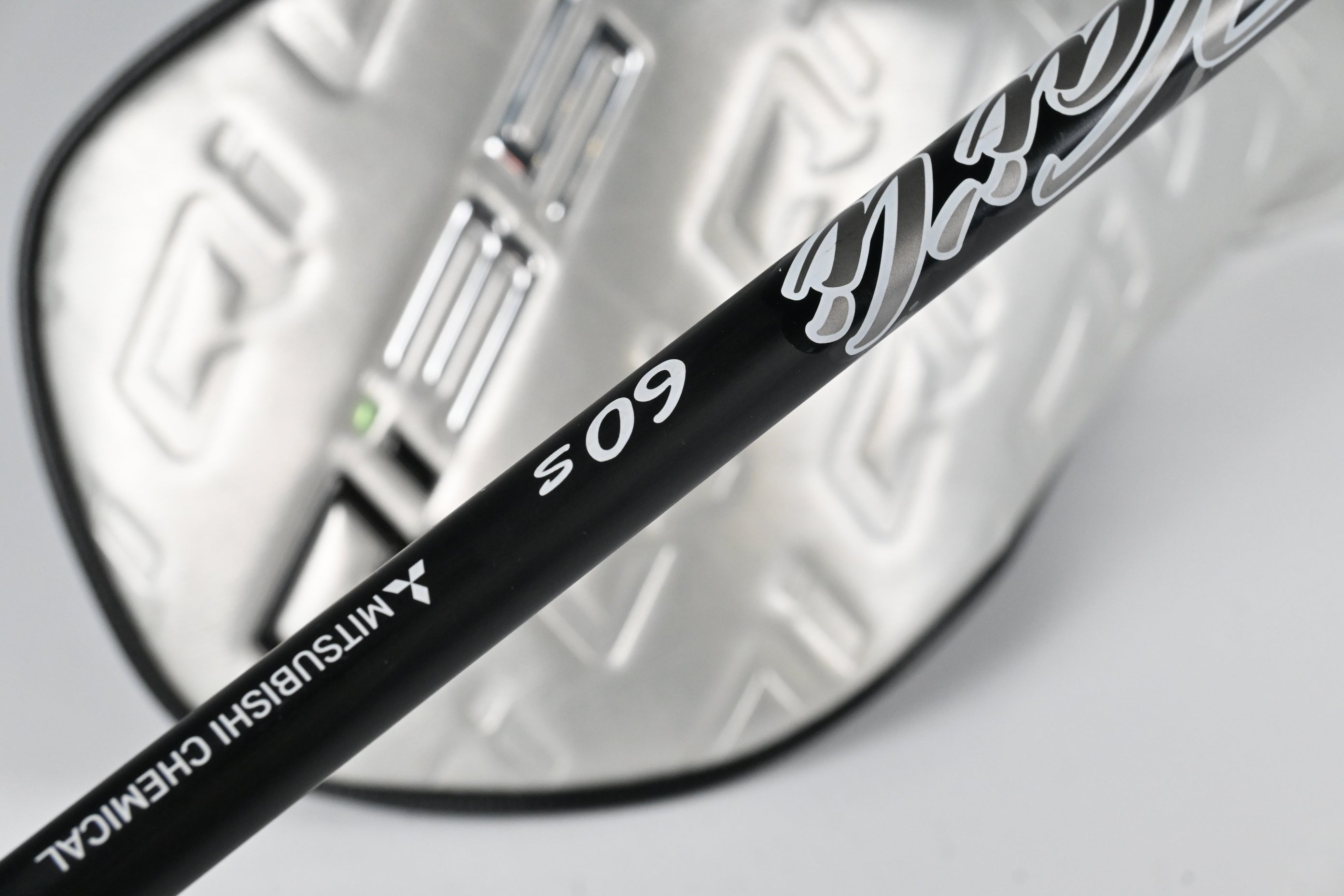Taylormade Qi35 LS Driver / 9 Degree / Stiff Flex Kai'li White Dark Waves 60