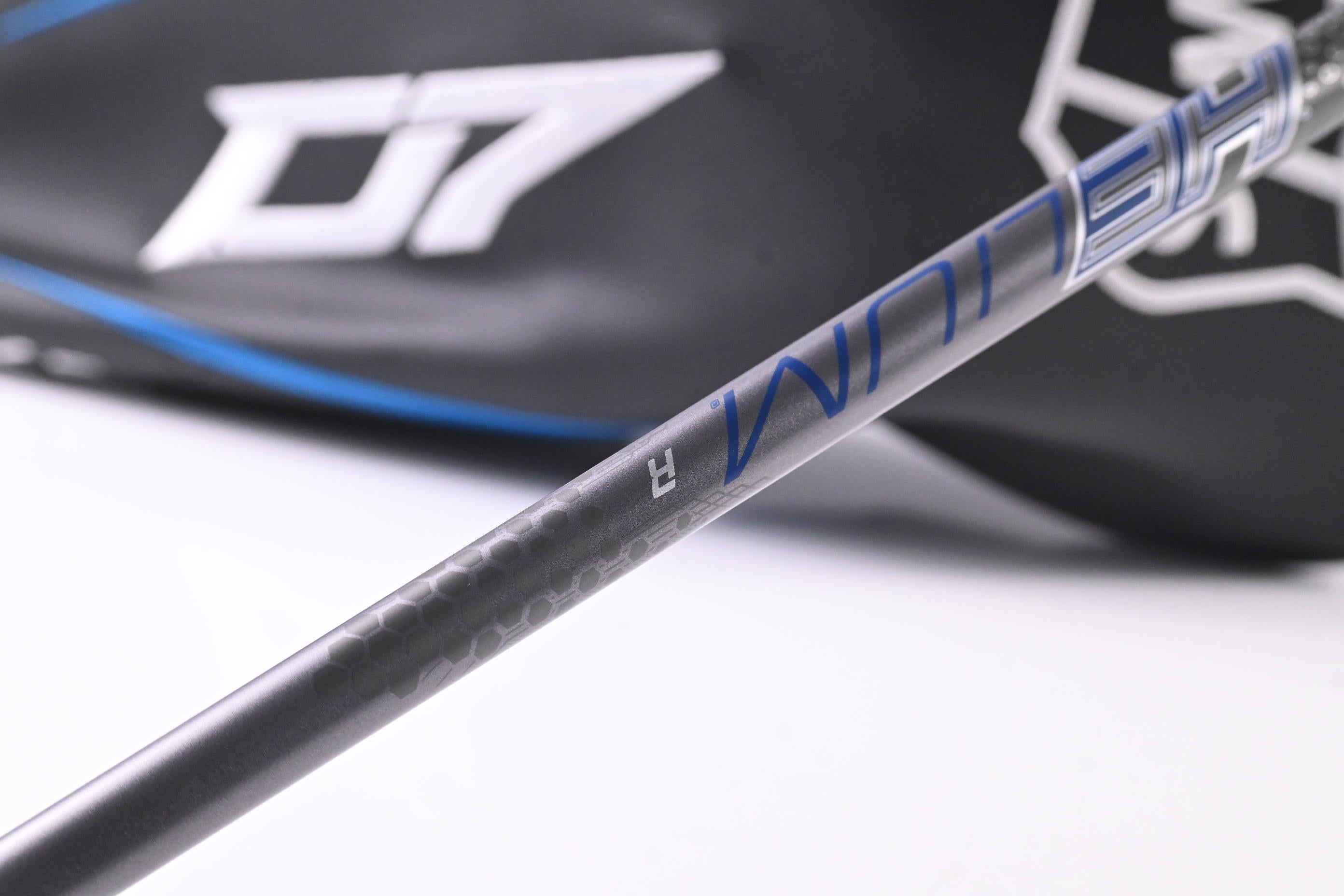 Wilson Staff D7 Driver / 10.5 Degree / Regular Flex UST Mamiya Helium Shaft