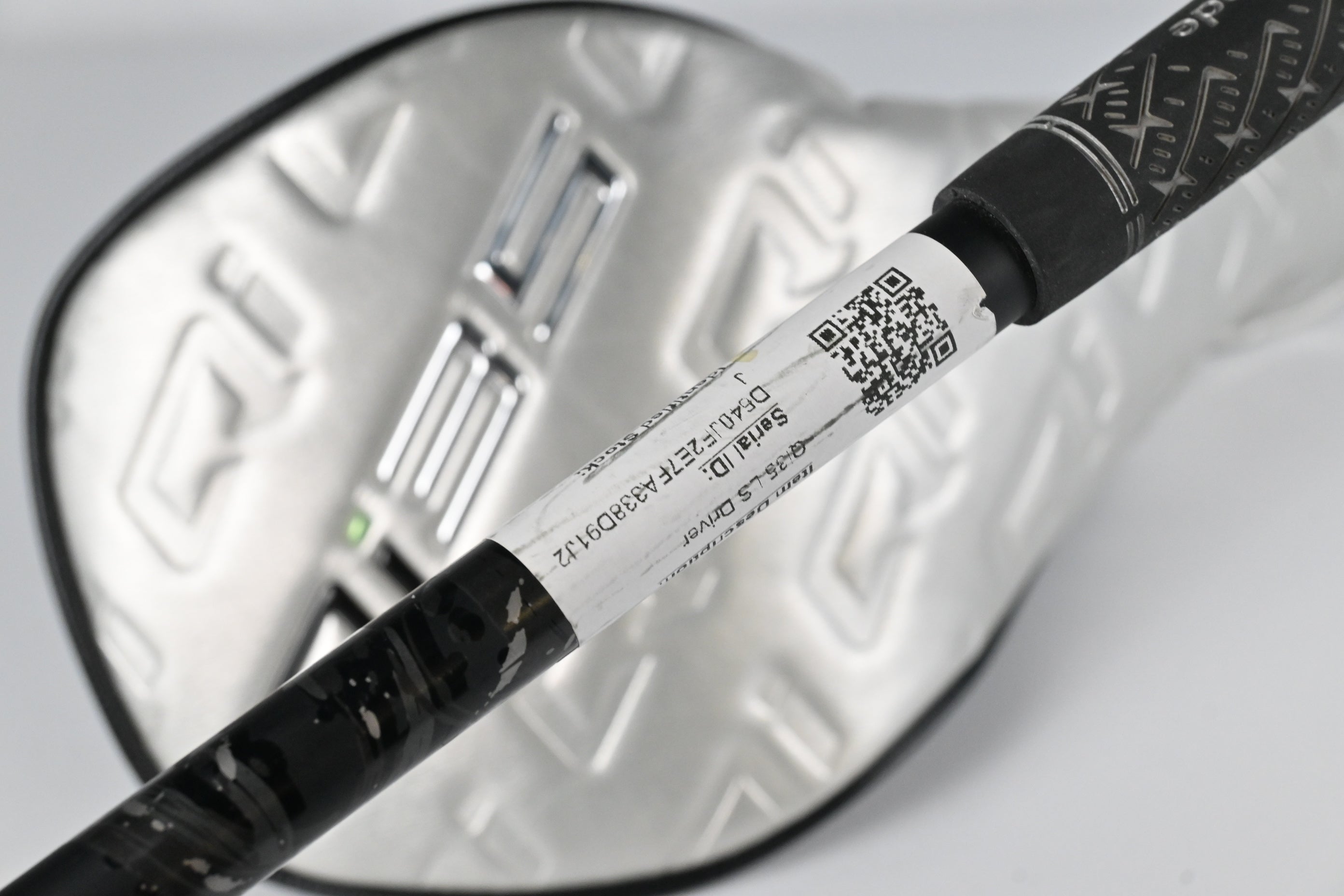 Taylormade Qi35 LS Driver / 9 Degree / Stiff Flex Kai'li White Dark Waves 60