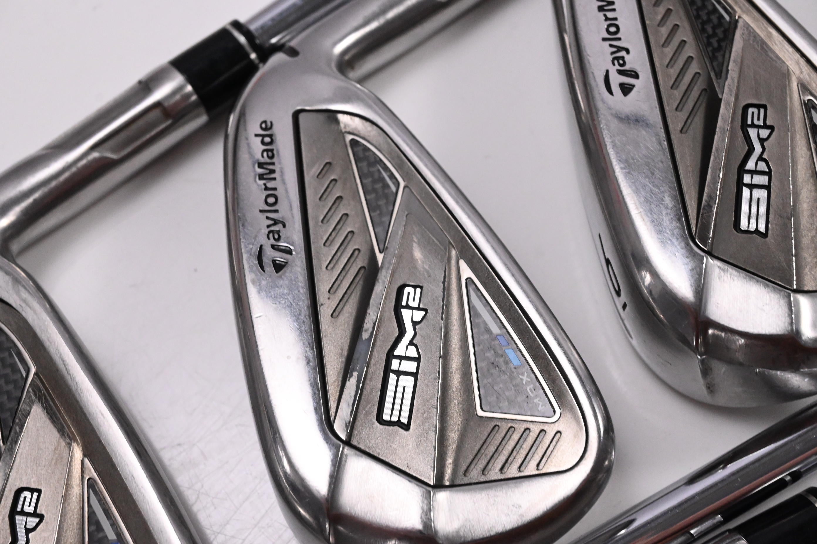 Taylormade SIM2 Max Irons / 4-PW+AW+SW / Regular Flex KBS Max MT 85 Shafts