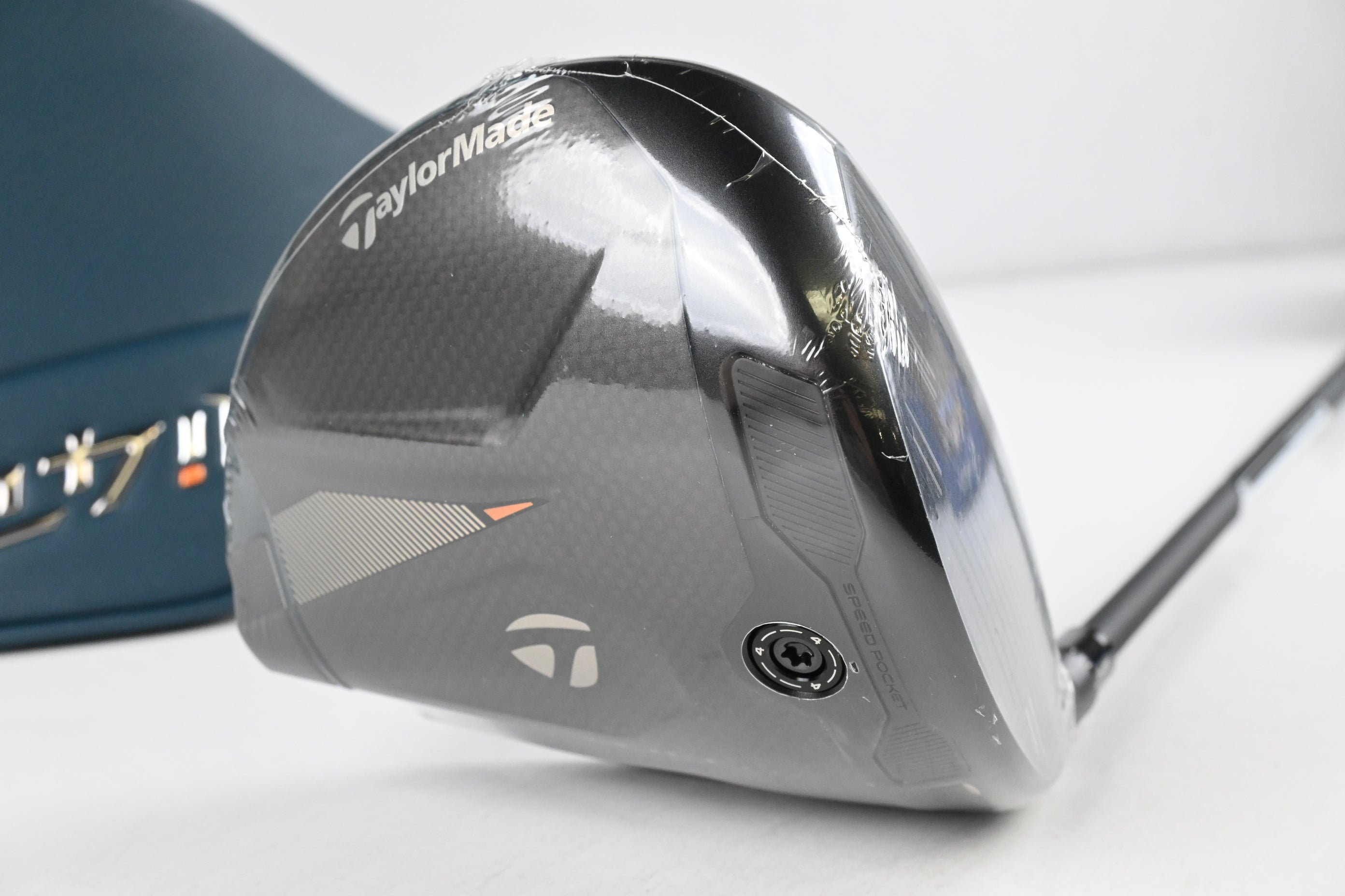 Taylormade Qi4D Max Driver / 10.5 Degree / Regular Flex Reax Blue 50 Shaft