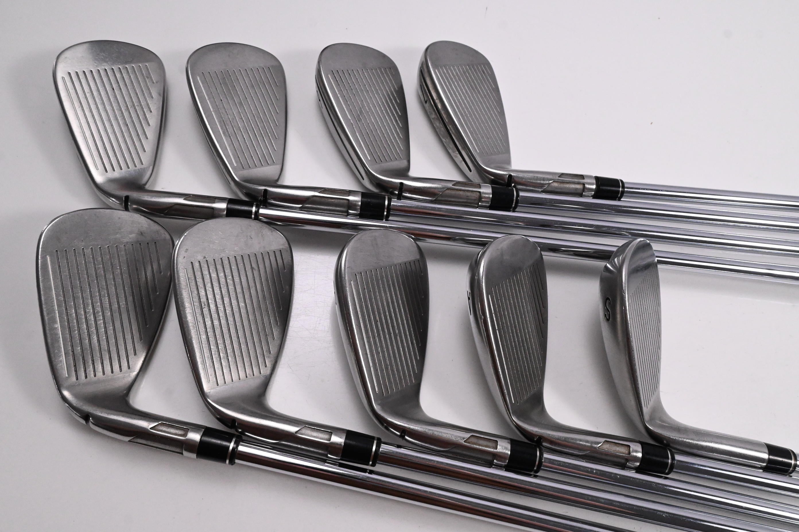 Taylormade SIM2 Max Irons / 4-PW+AW+SW / Regular Flex KBS Max MT 85 Shafts