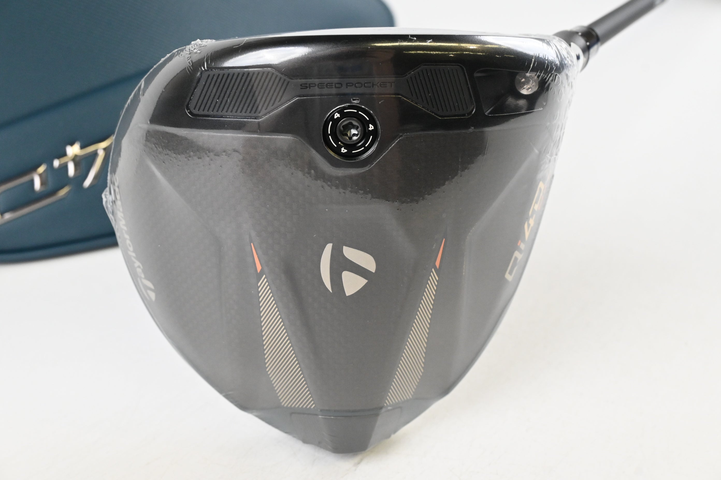 Taylormade Qi4D Max Driver / 10.5 Degree / Regular Flex Reax Blue 50 Shaft