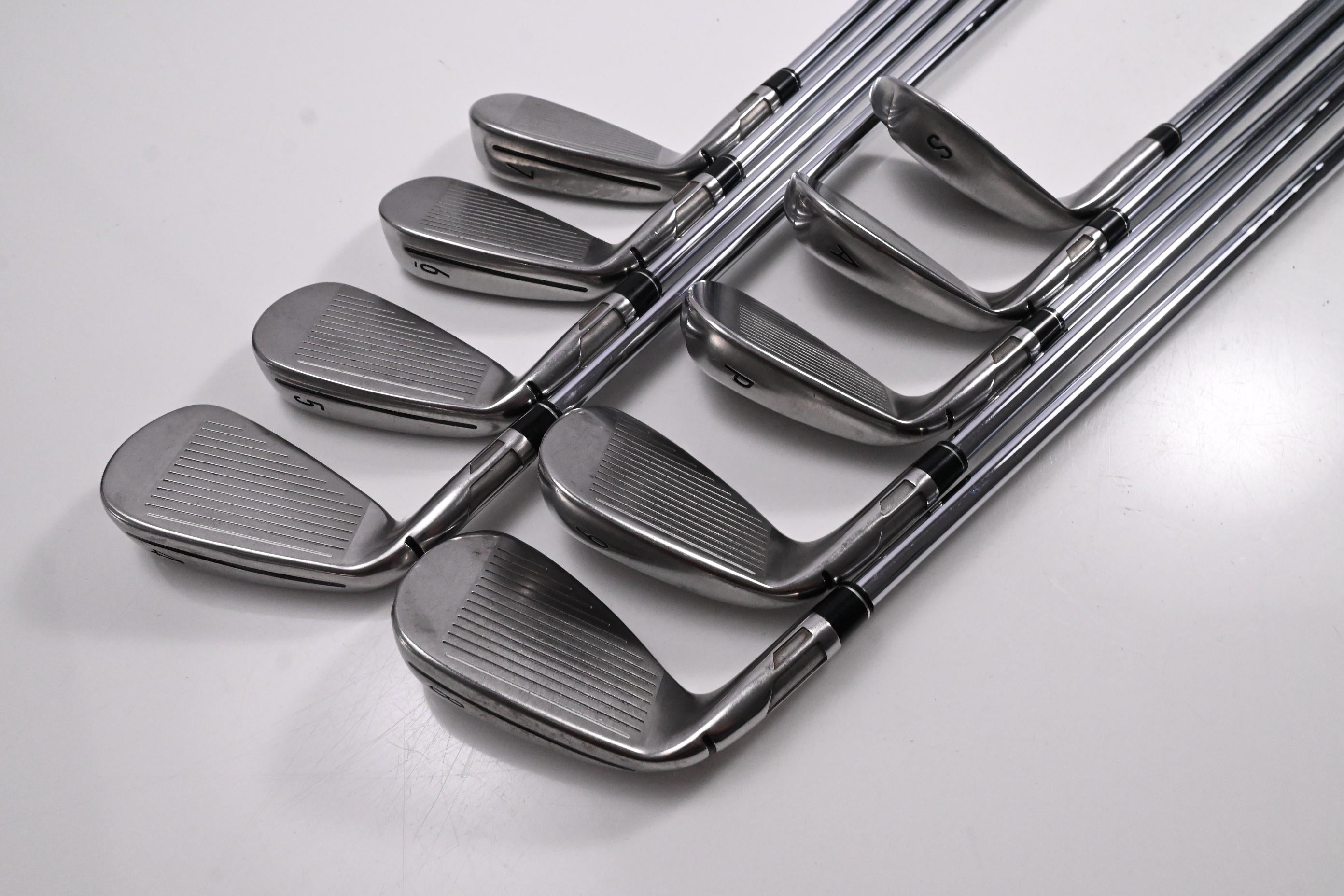 Taylormade SIM2 Max Irons / 4-PW+AW+SW / Regular Flex KBS Max MT 85 Shafts