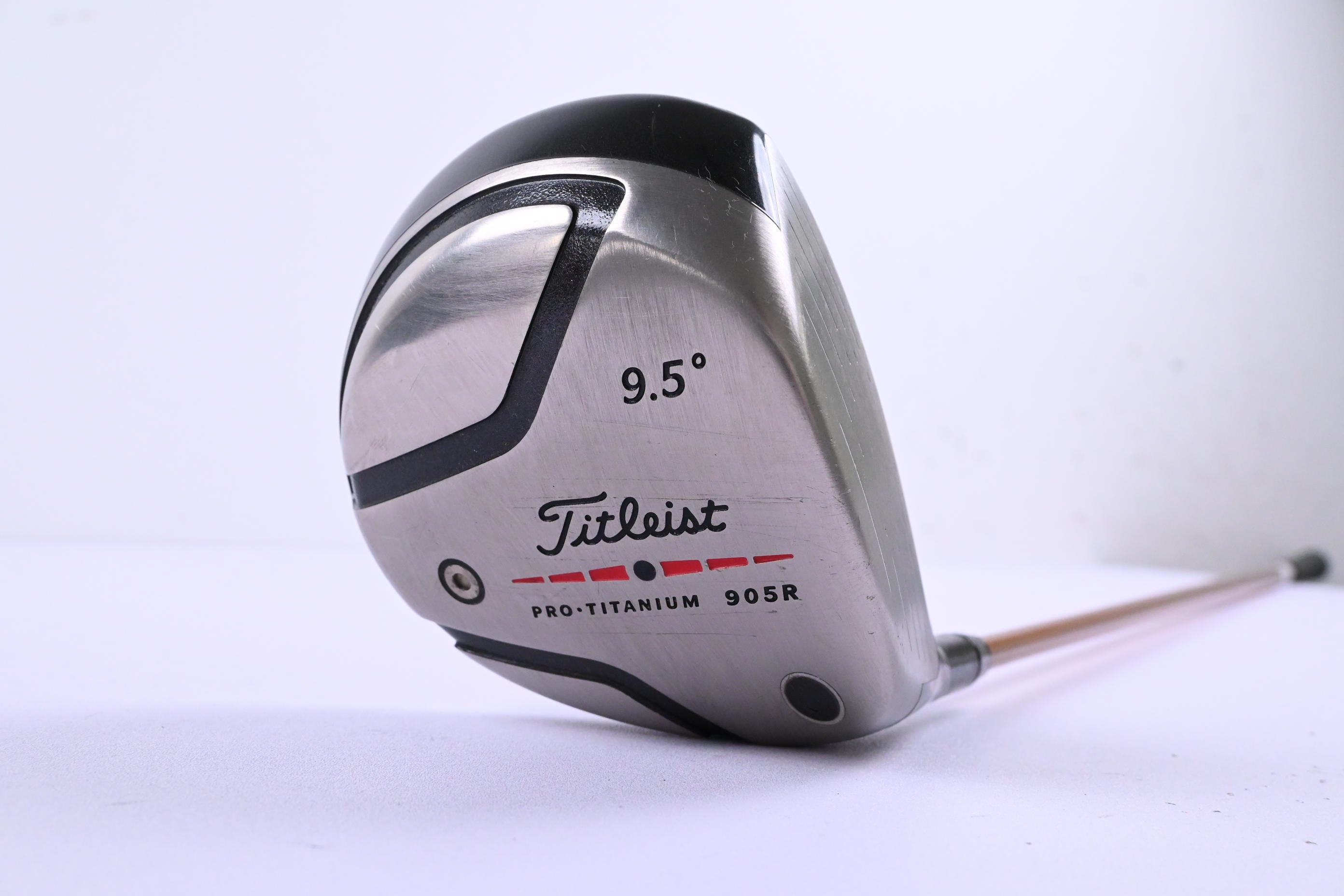Titleist 905 R Driver / 9.5 Degree / Regular Flex Adila NVS Orange 65 Shaft