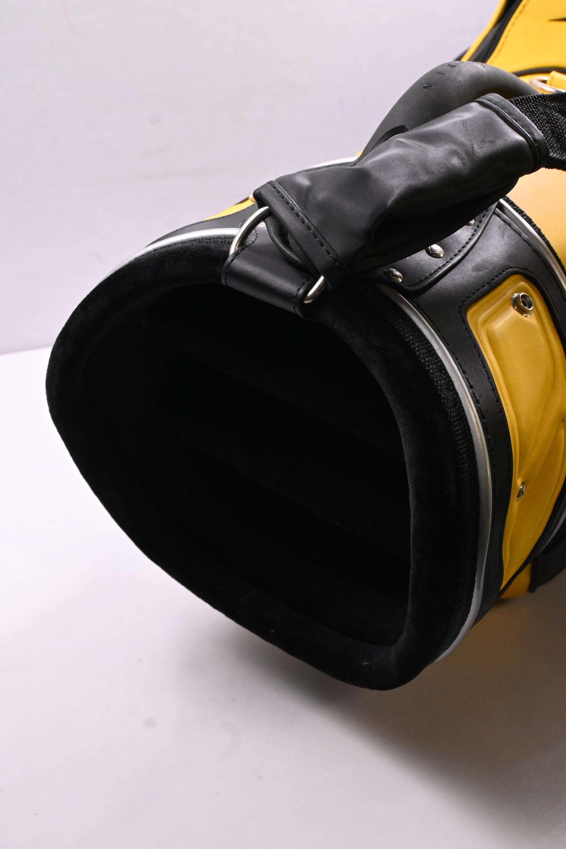 Nike SQ Tour Bag / 6-Way Divider / Black, Yellow