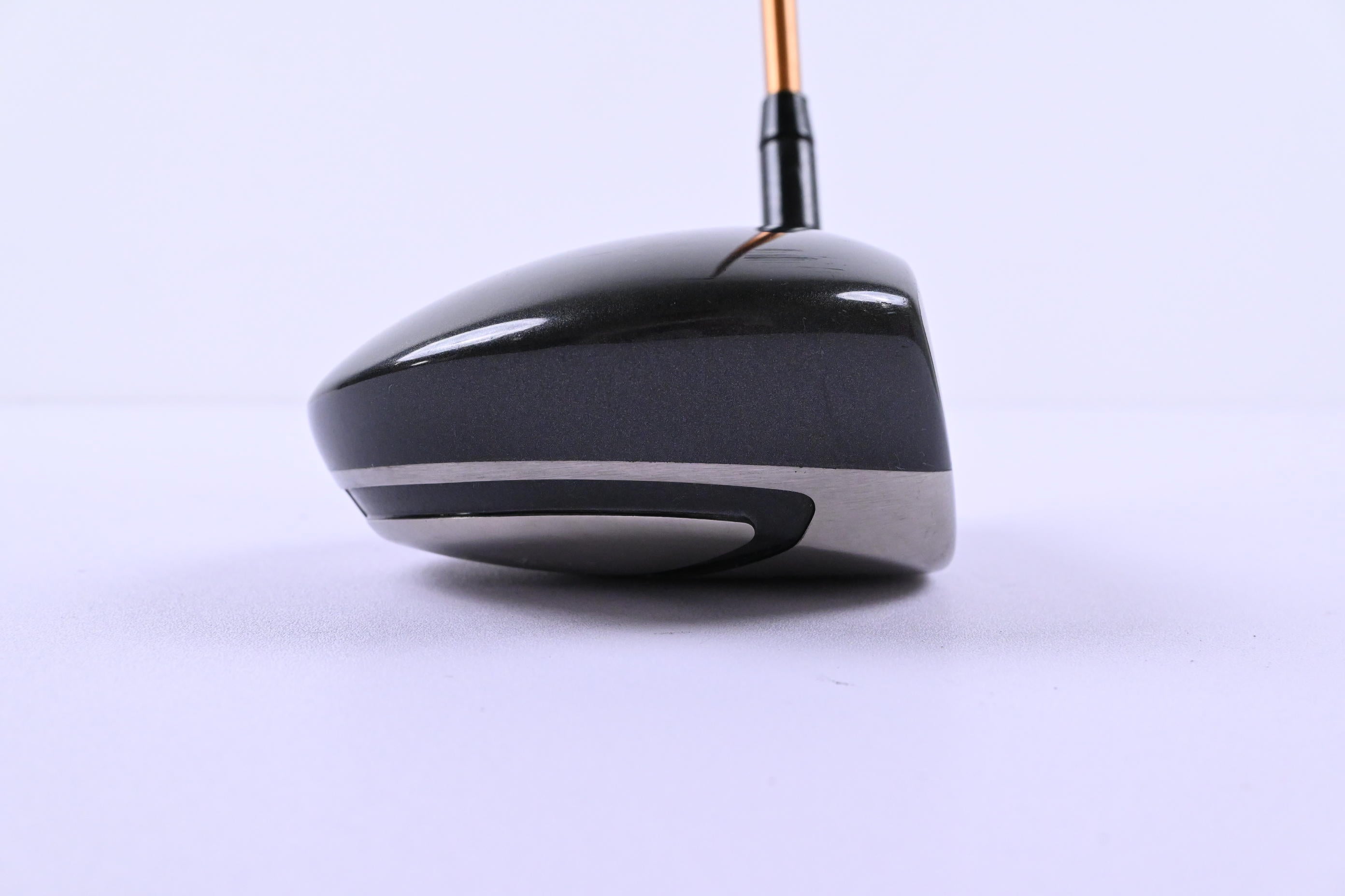 Titleist 905 R Driver / 9.5 Degree / Regular Flex Adila NVS Orange 65 Shaft