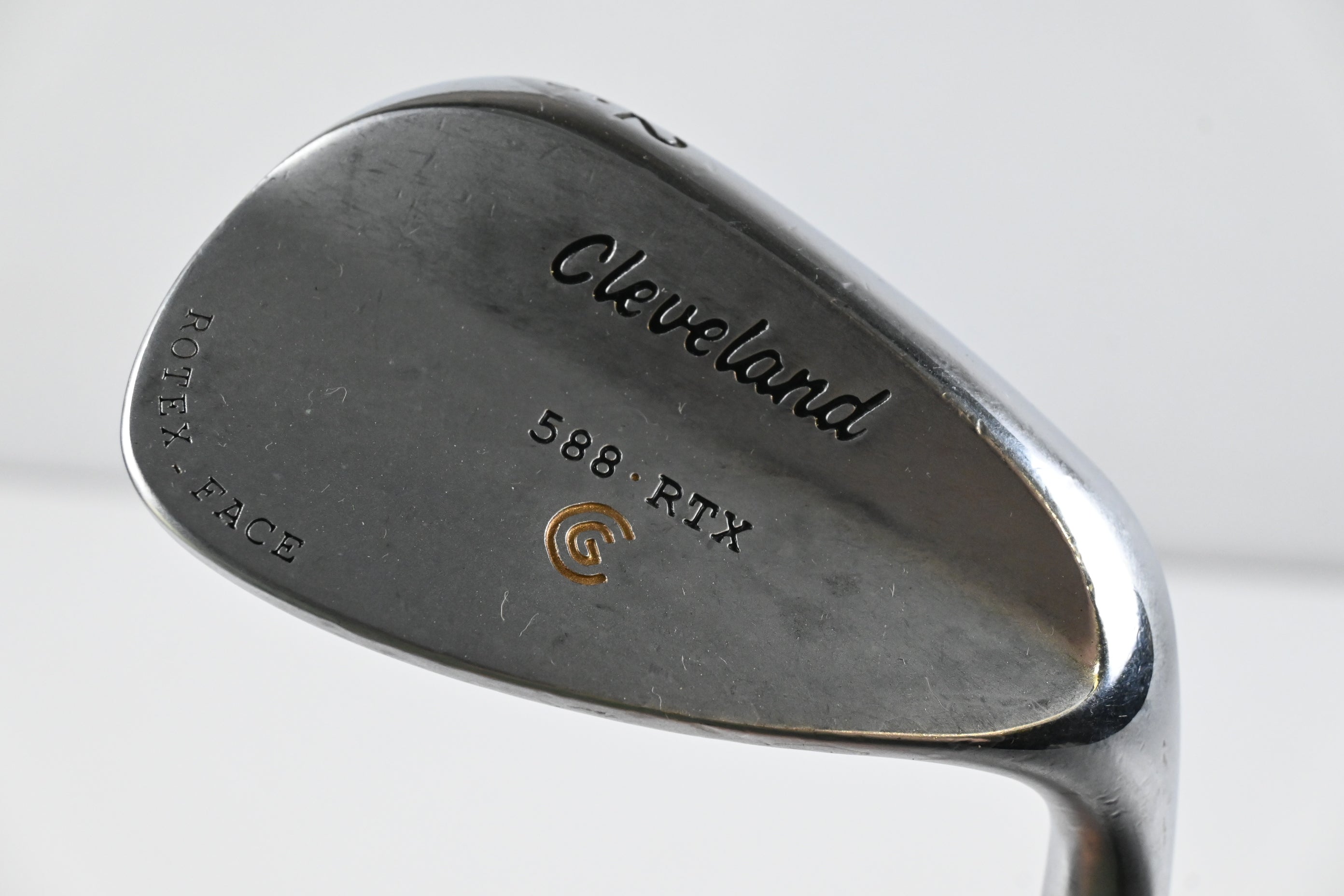 Cleveland 588 RTX Gap Wedge / 52 Degree / Wedge Flex Dynamic Gold Shaft