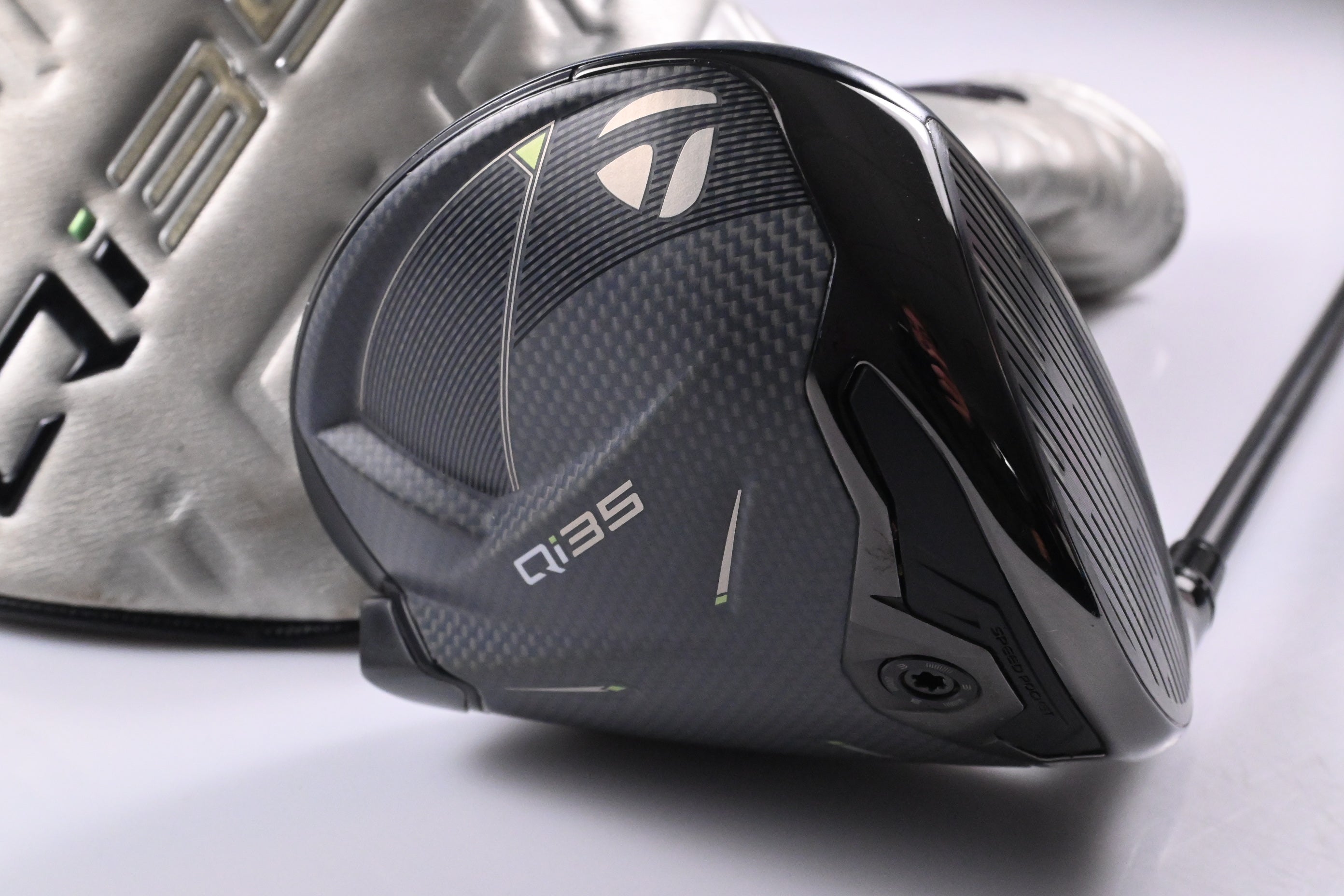 Taylormade Qi35 Driver / 10.5 Degree / Regular Flex Ventus Blue 5 Shaft