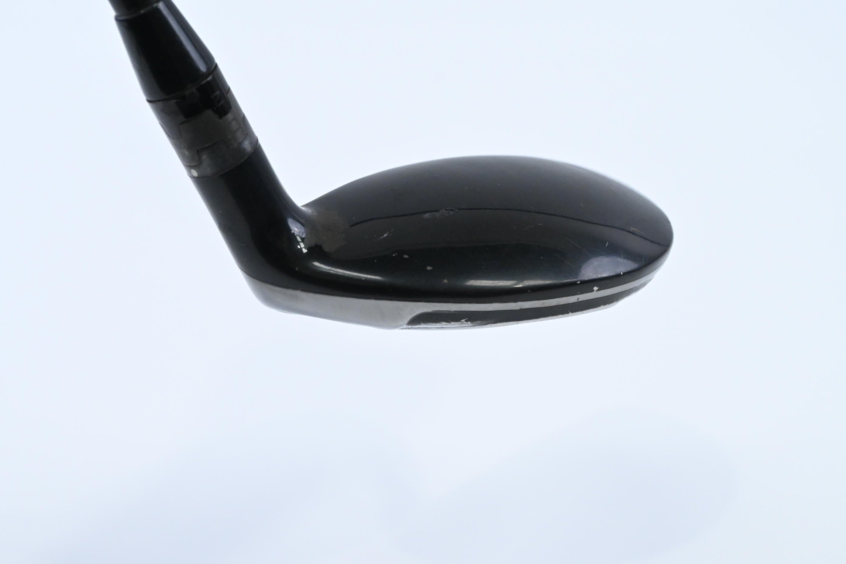 Titleist 910H #2 Hybrid / 17 Degree / Stiff Flex Diamana 'ahina 90 Shaft
