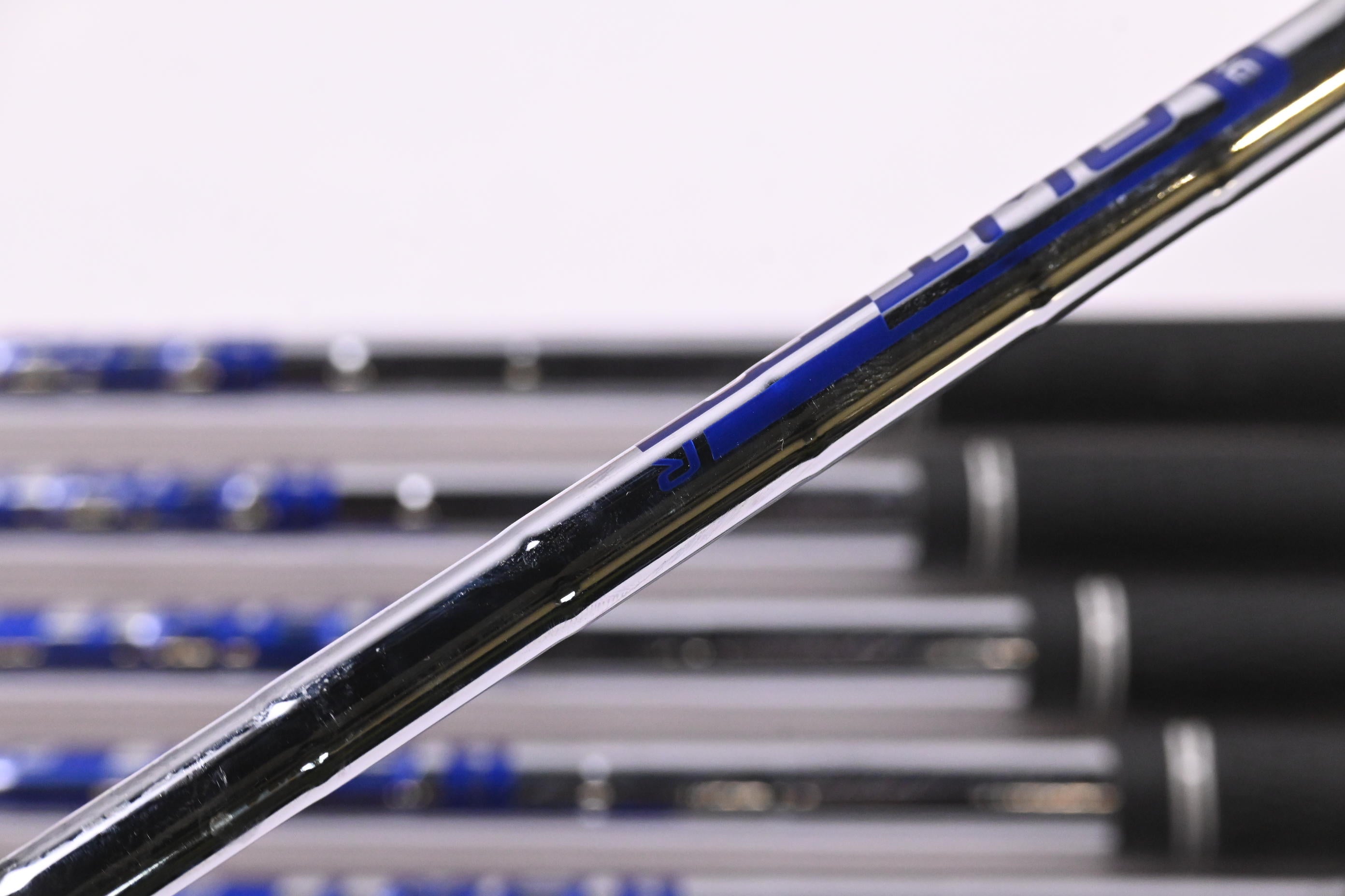 Ping G400 Irons / 4-PW / Blue Dot / Regular Flex Ping AWT 2.0 Shafts