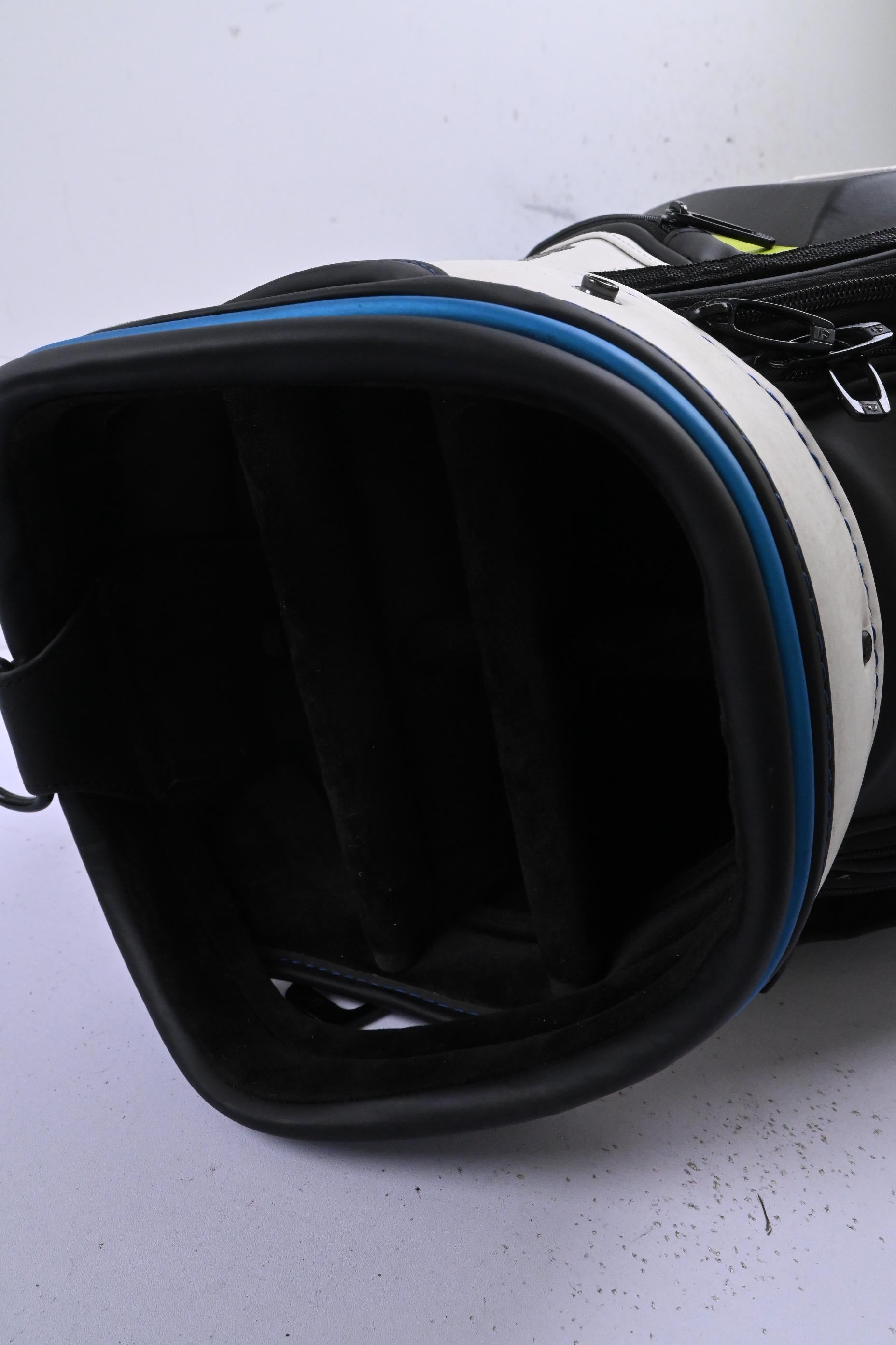 Taylormade Sim 2 Tour Bag / 6-Way Divider / Black, White & Blue
