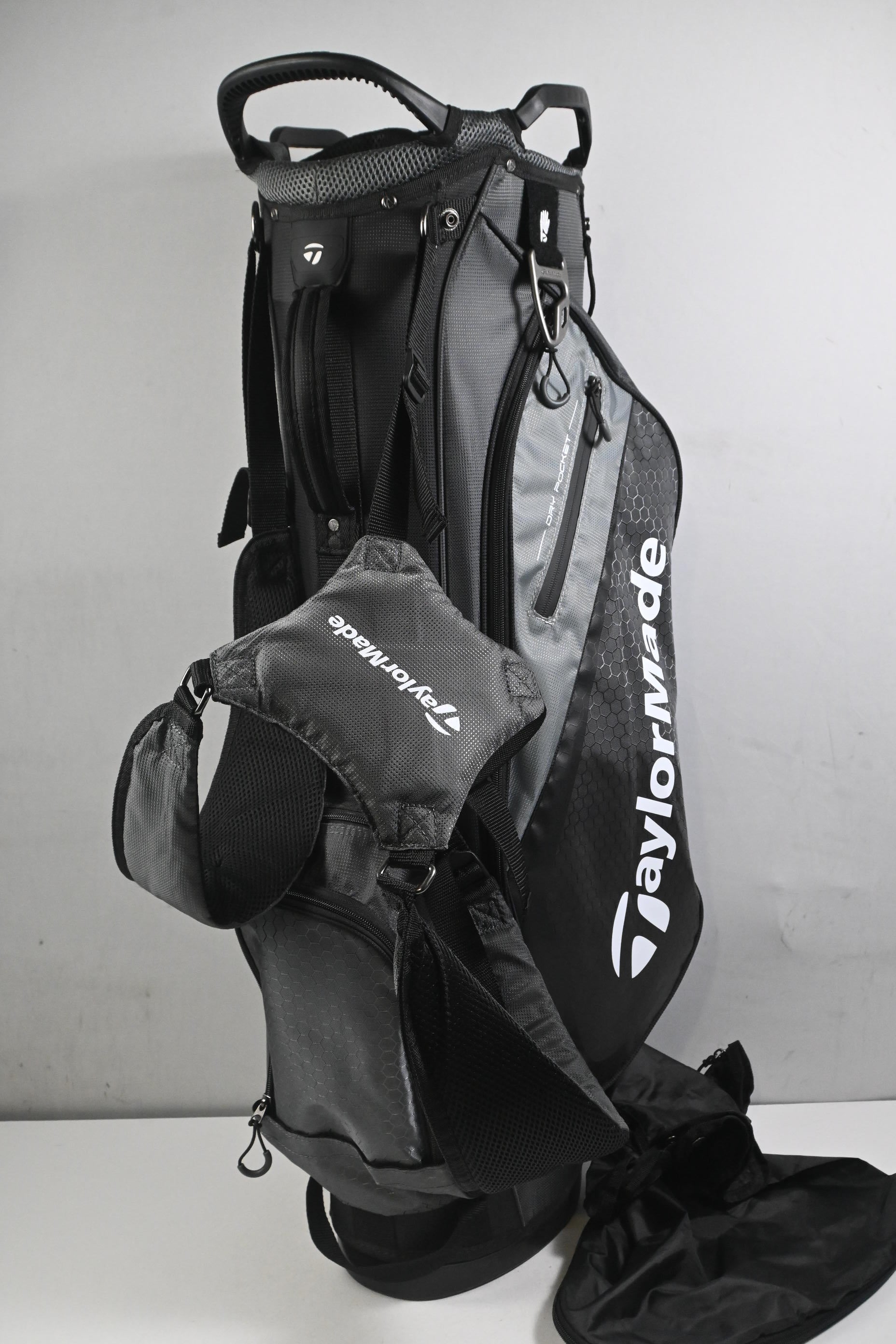 Taylormade Stand Bag / 7-Way Divider / Black & Grey