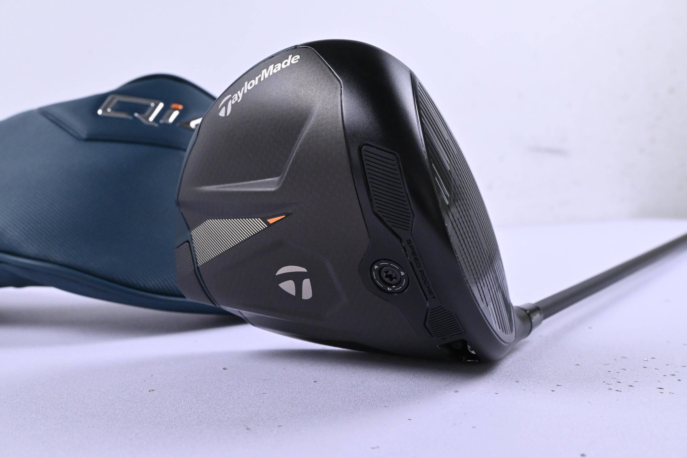Taylormade Qi4D Max Driver / 10.5 Degree / Regular Flex REAX Blue 50 Shaft