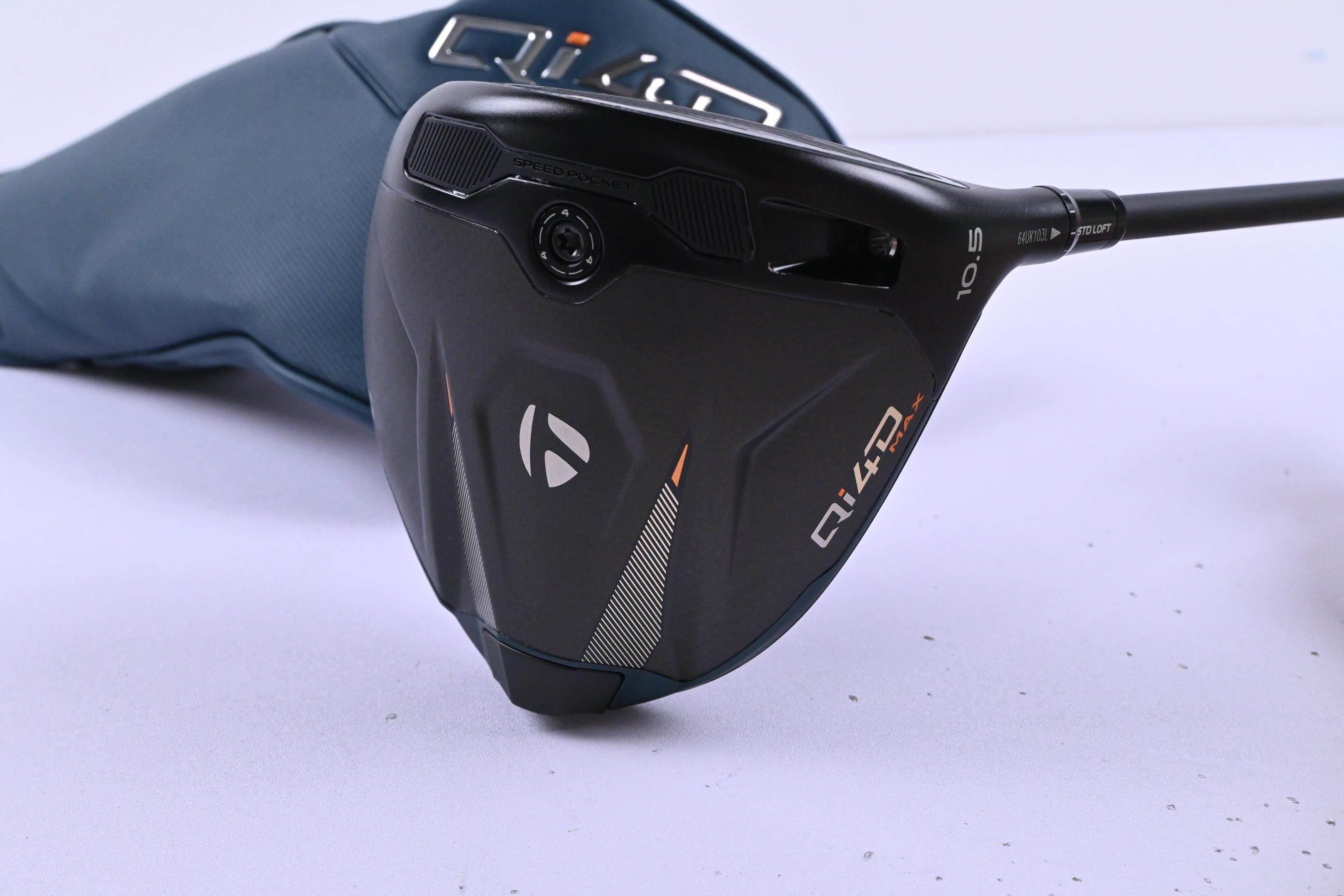Taylormade Qi4D Max Driver / 10.5 Degree / Regular Flex REAX Blue 50 Shaft