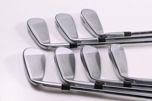 Ping I240 Irons / 4-PW+GW / White Dot / Regular Flex Ping AWT 2.0 Shafts