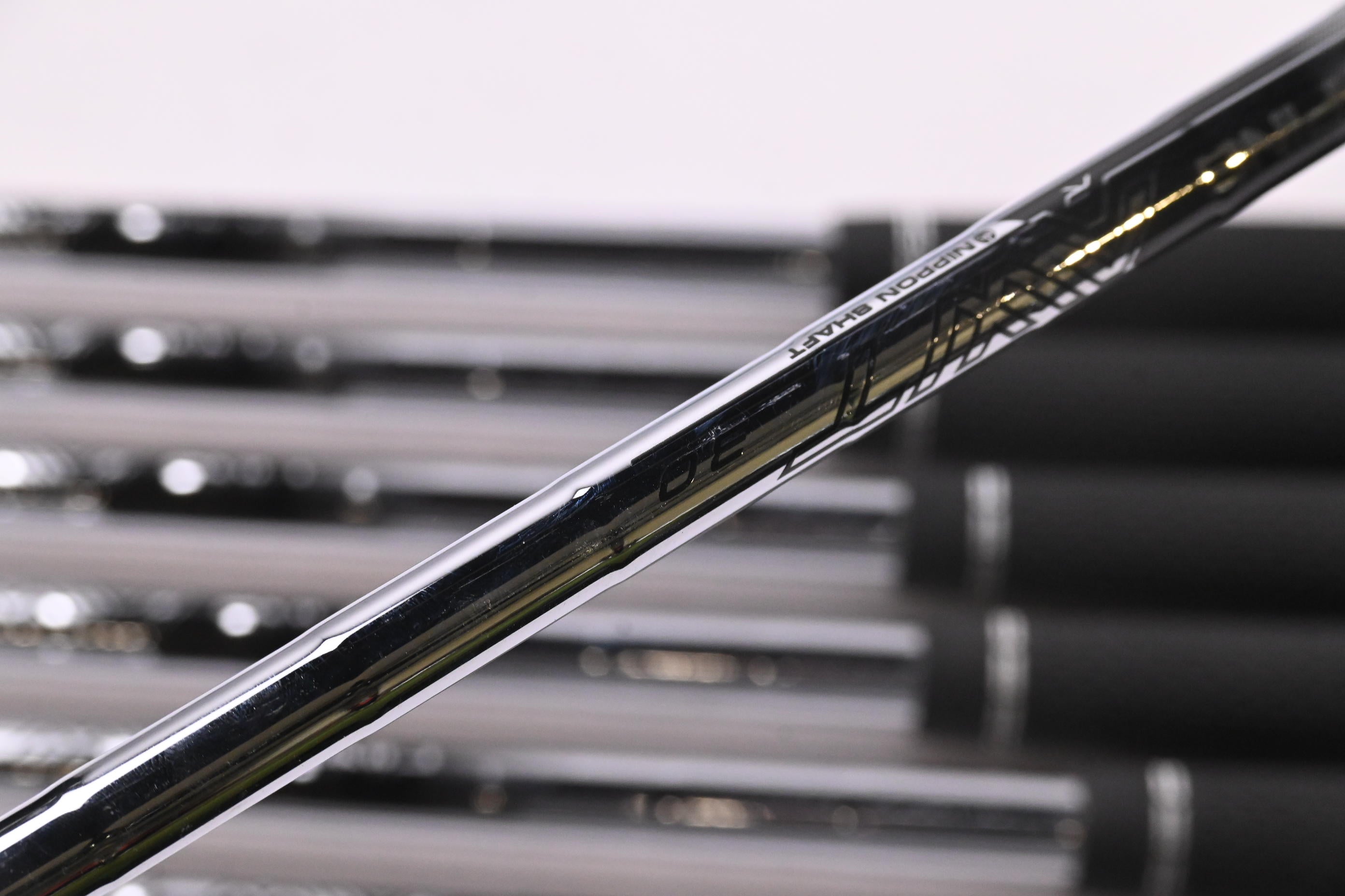 Ping I240 Irons / 4-PW+GW / White Dot / Regular Flex Ping AWT 2.0 Shafts