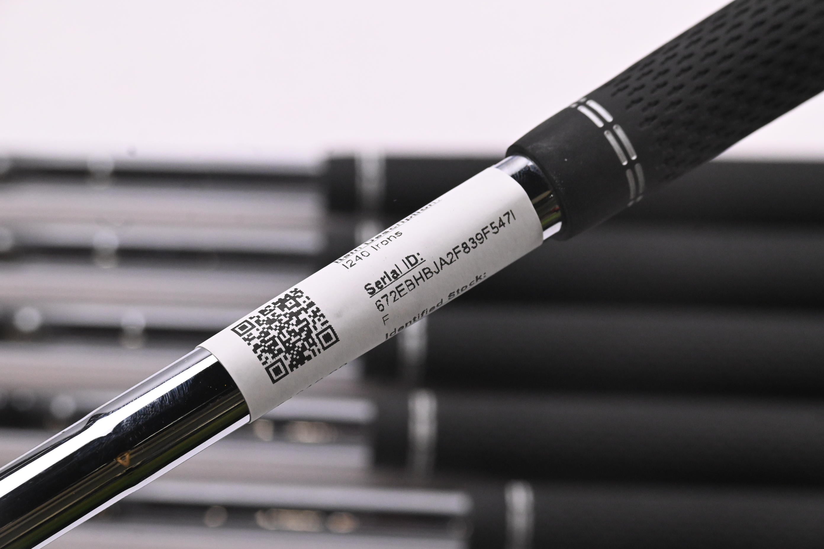Ping I240 Irons / 4-PW+GW / White Dot / Regular Flex Ping AWT 2.0 Shafts