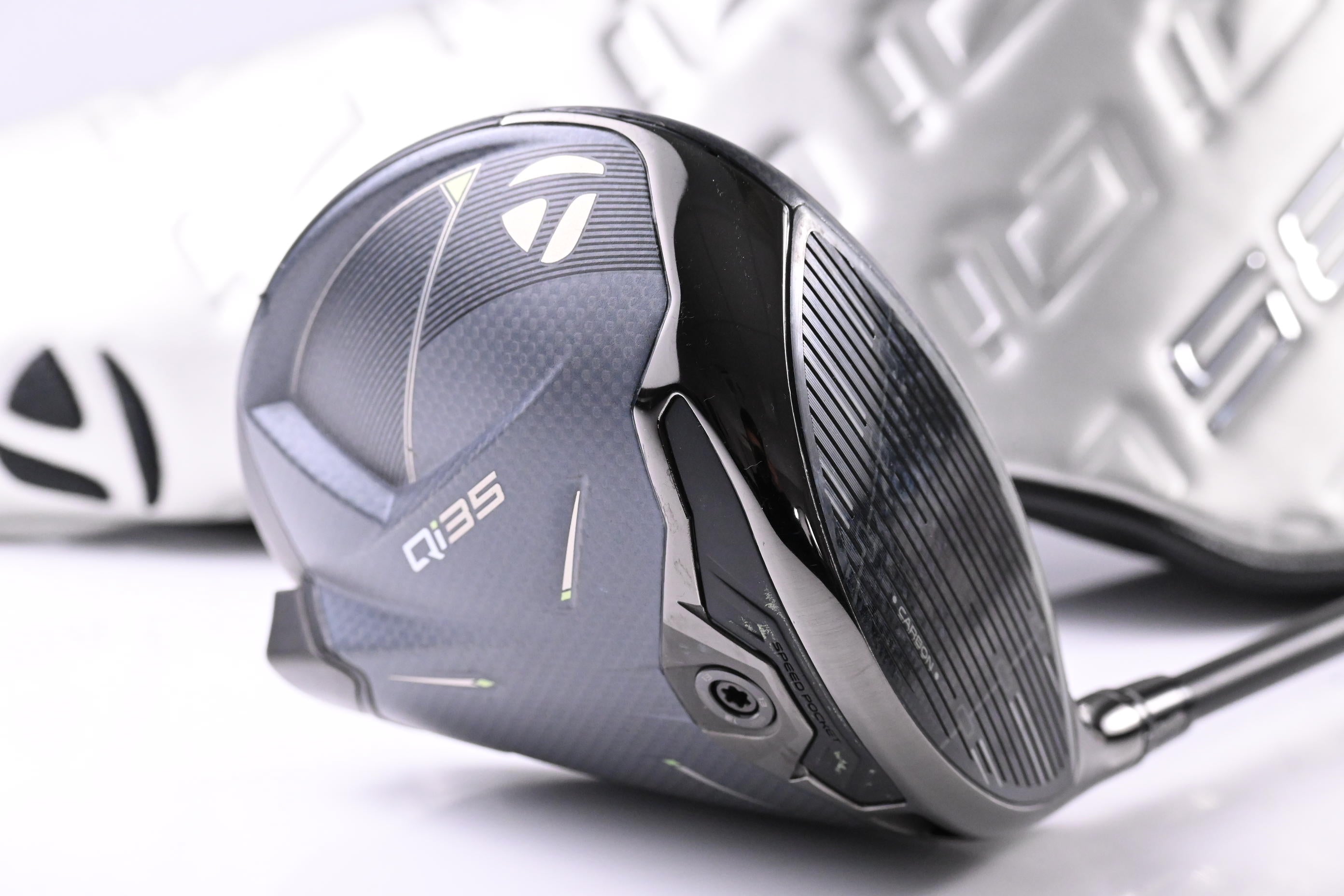 Taylormade Qi35 Driver / 10.5 Degree / Regular Flex Ventus Blue 5 Shaft