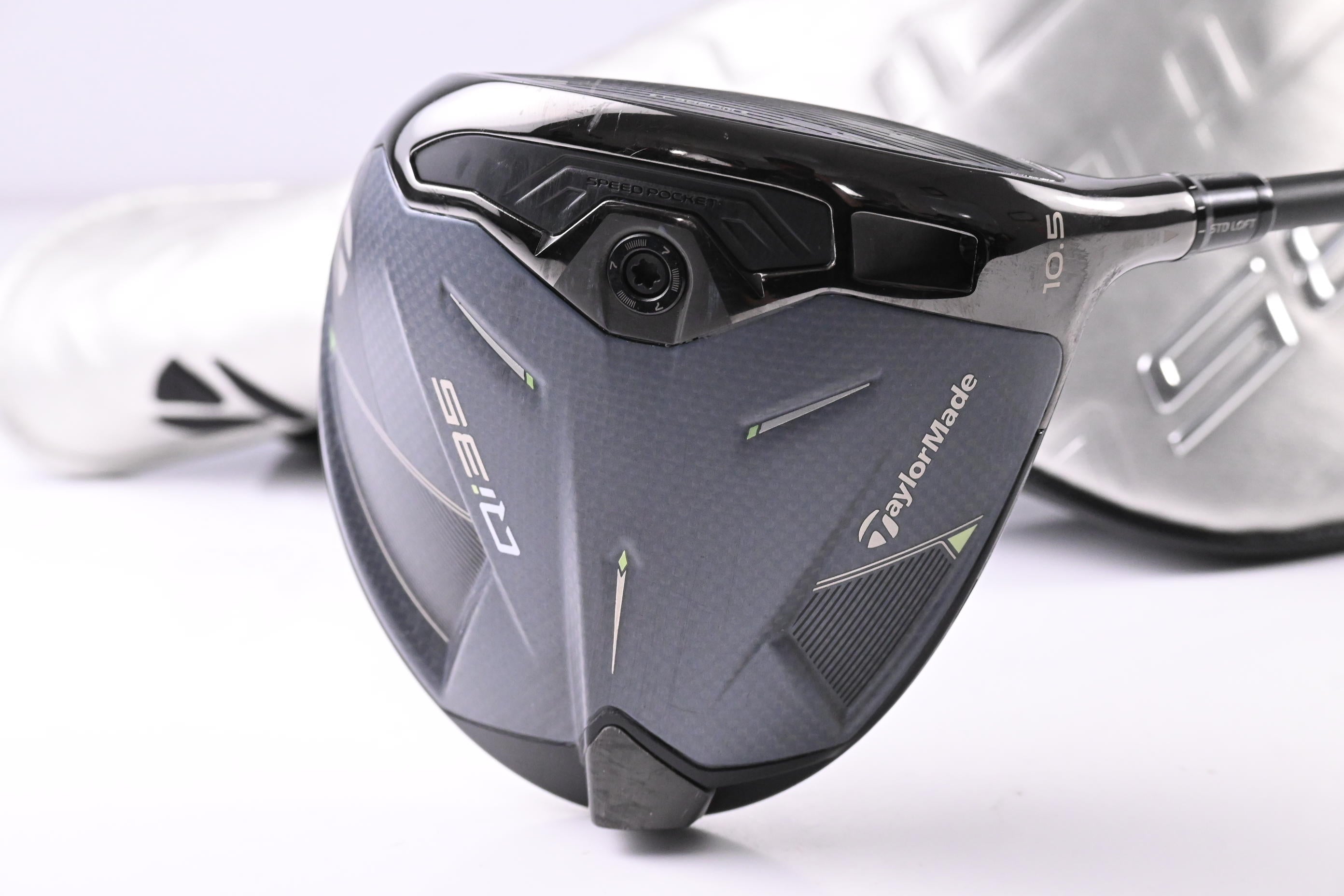 Taylormade Qi35 Driver / 10.5 Degree / Stiff Flex Project X HZRDUS Black 60