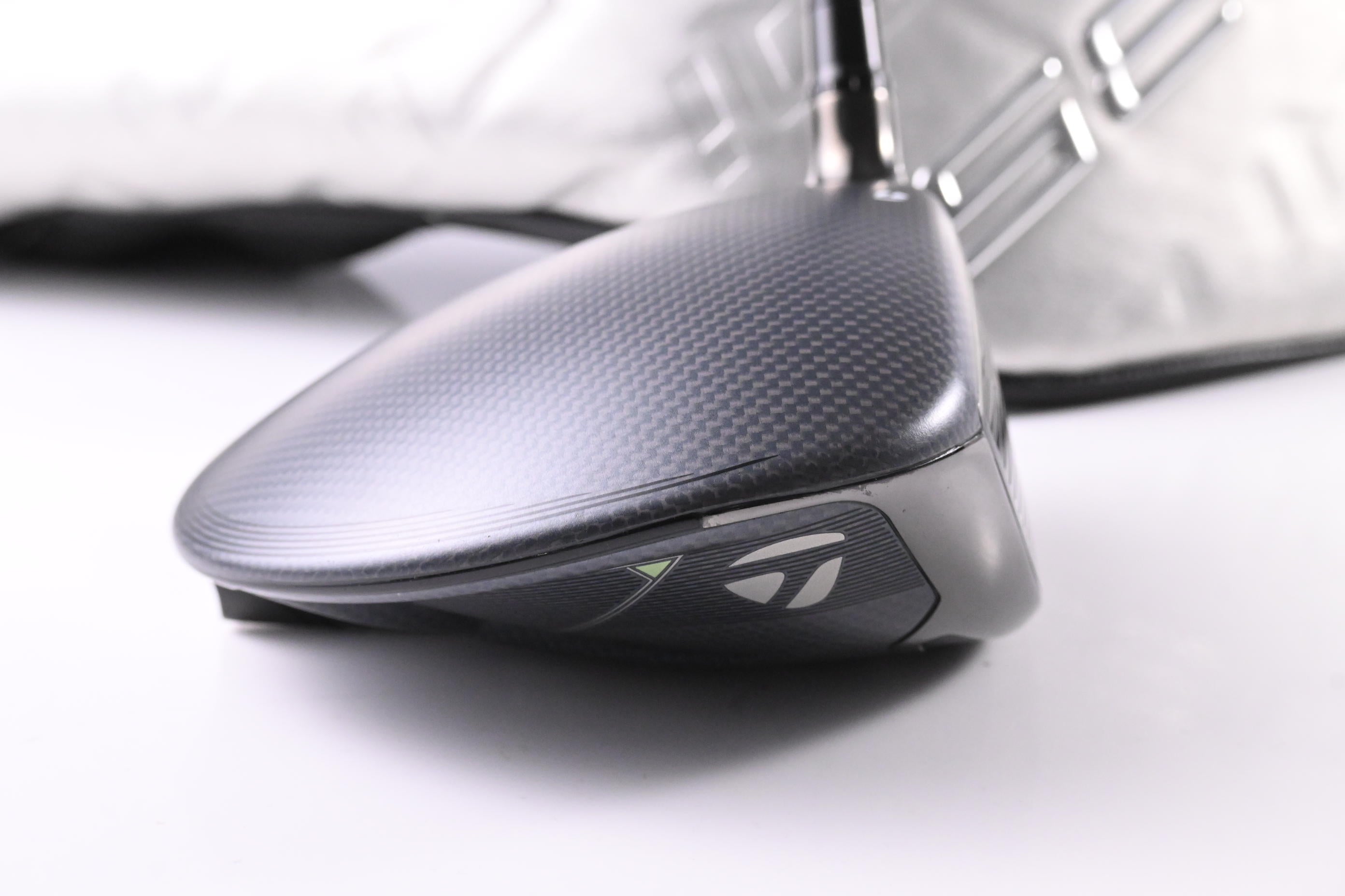 Taylormade Qi35 Driver / 10.5 Degree / Stiff Flex Project X HZRDUS Black 60