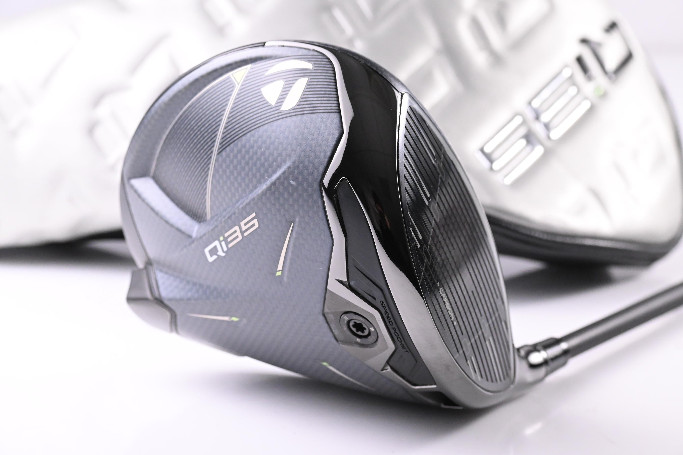 Taylormade Qi35 Driver / 10.5 Degree / X-Flex Kai'li Blue CB Dark Wave 60 Shaft