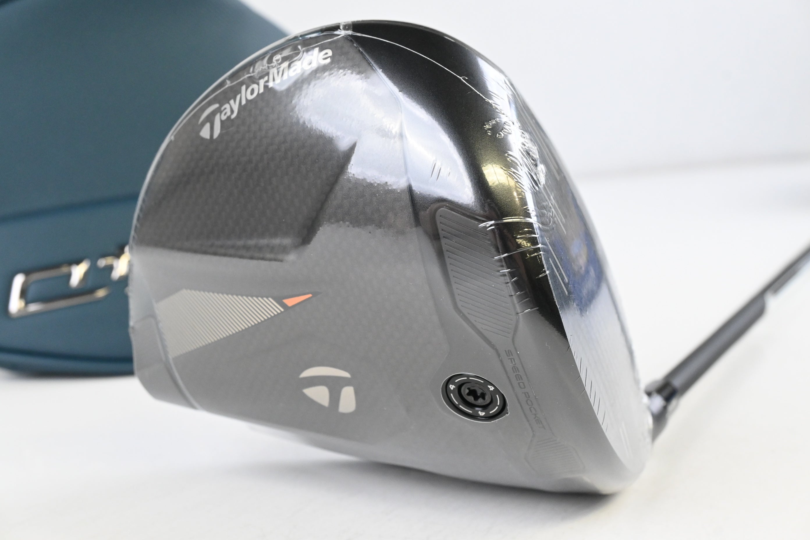 Taylormade Qi4D Max Driver / 10.5 Degree / Regular Flex Reax Blue 50 Shaft