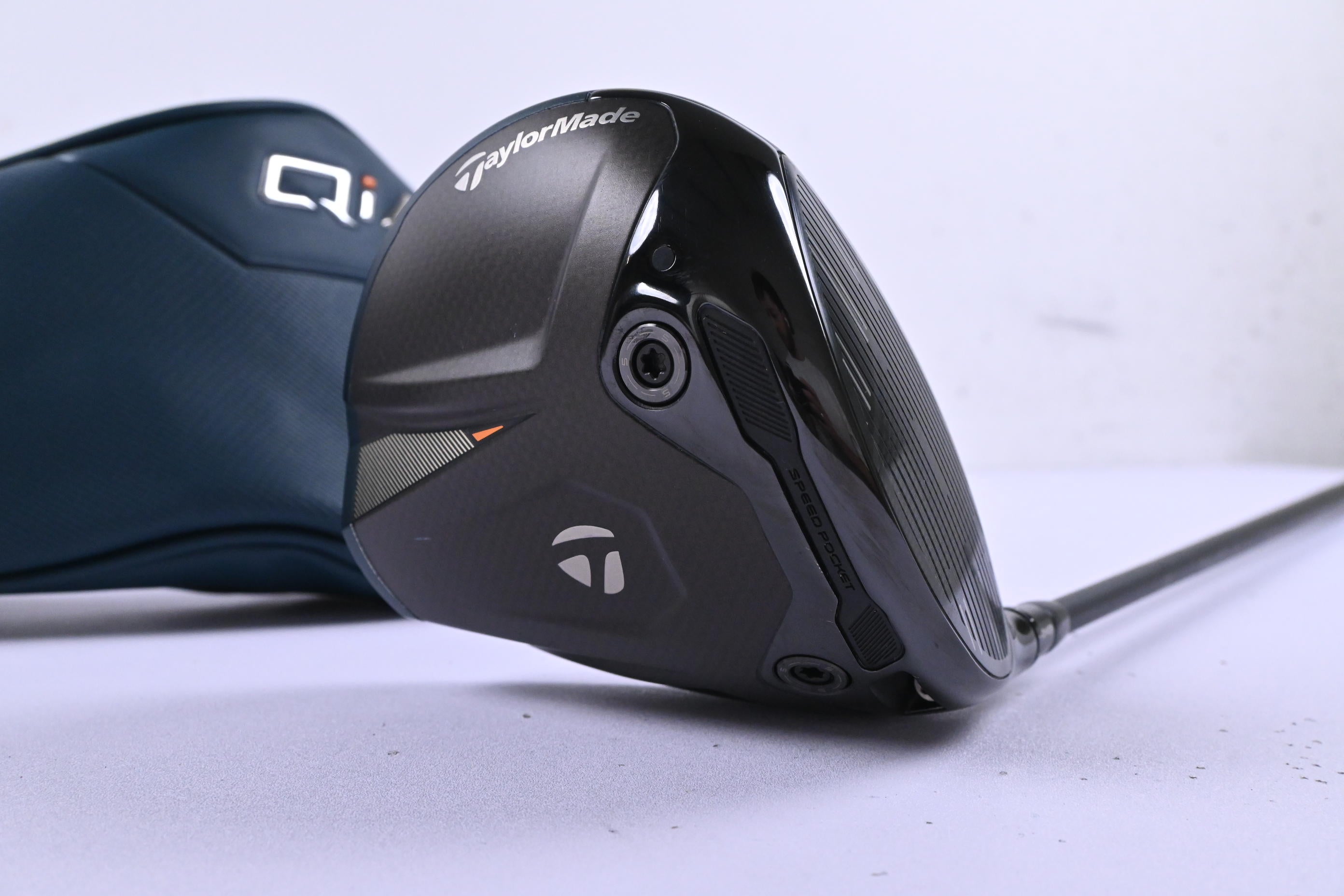 Taylormade Qi4D Driver / 10.5 Degree / Stiff Flex Project X Titan Black 60 Shaft
