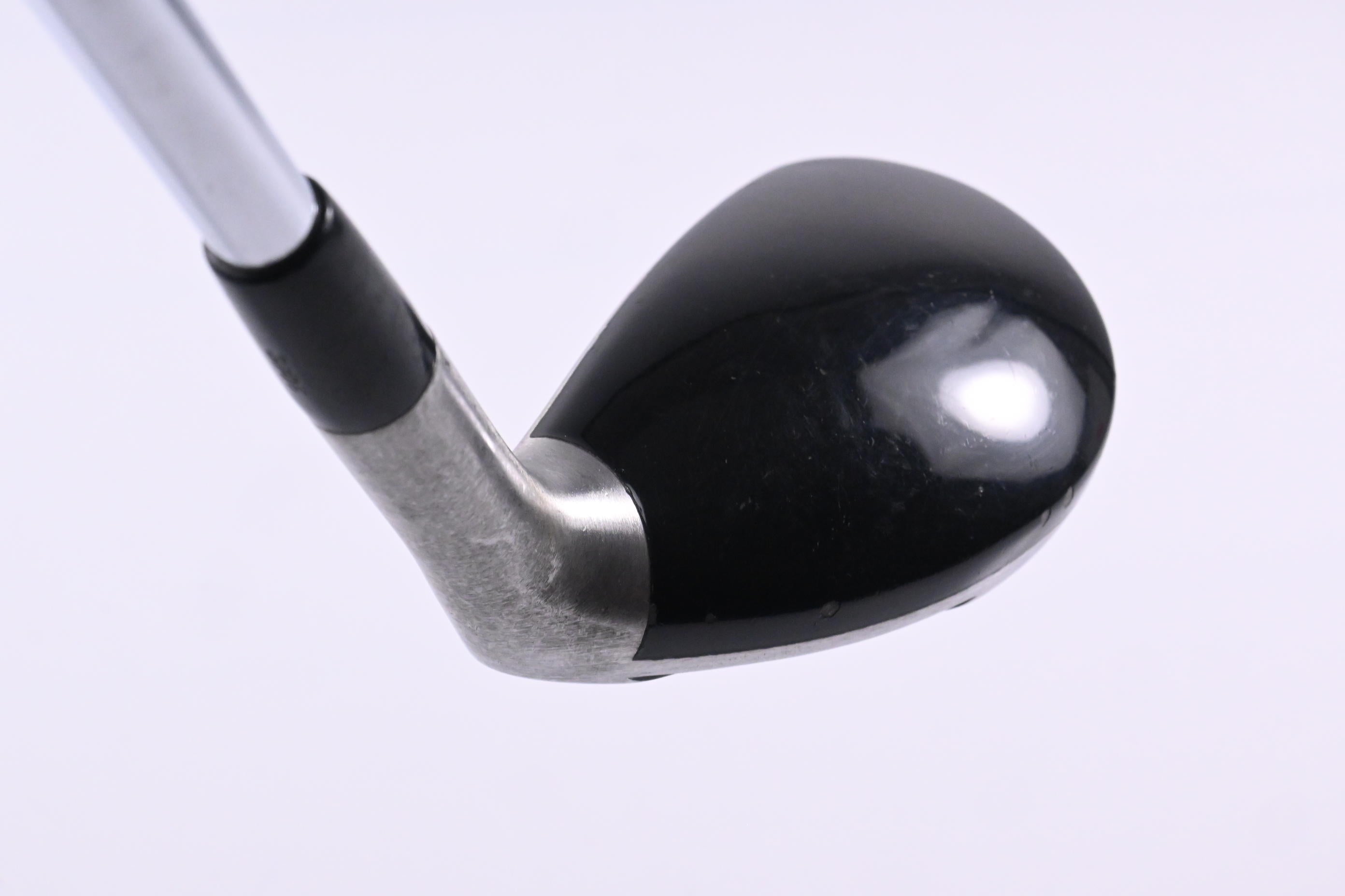 Titleist 585.H #3 Hybrid / 19 Degree / Regular Flex Dynamic Gold R300 Shaft