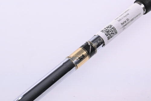 Titleist 585.H #3 Hybrid / 19 Degree / Regular Flex Dynamic Gold R300 Shaft