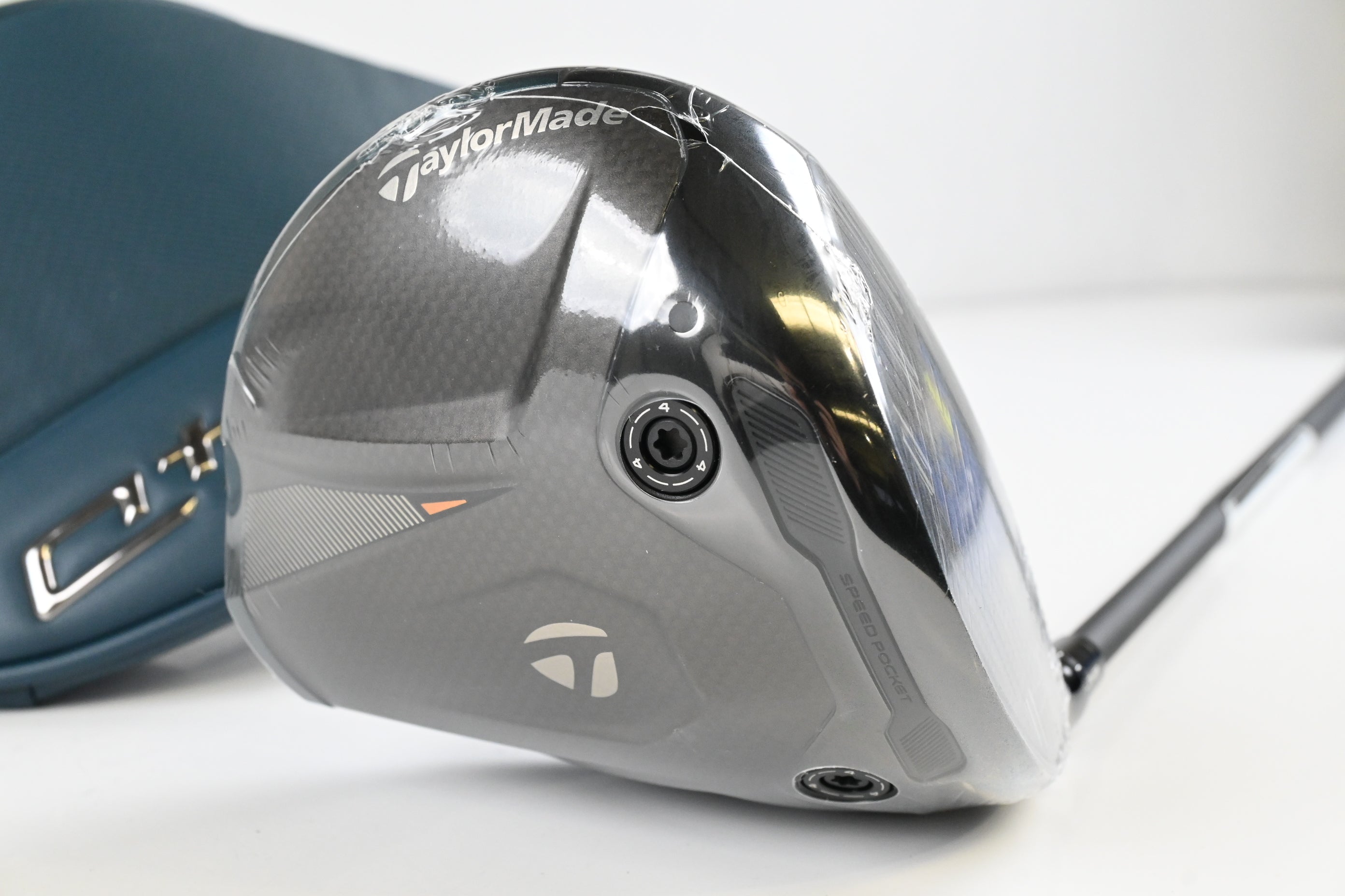 Taylormade Qi4D Driver / 10.5 Degree / Regular Flex REAX 80 Shaft