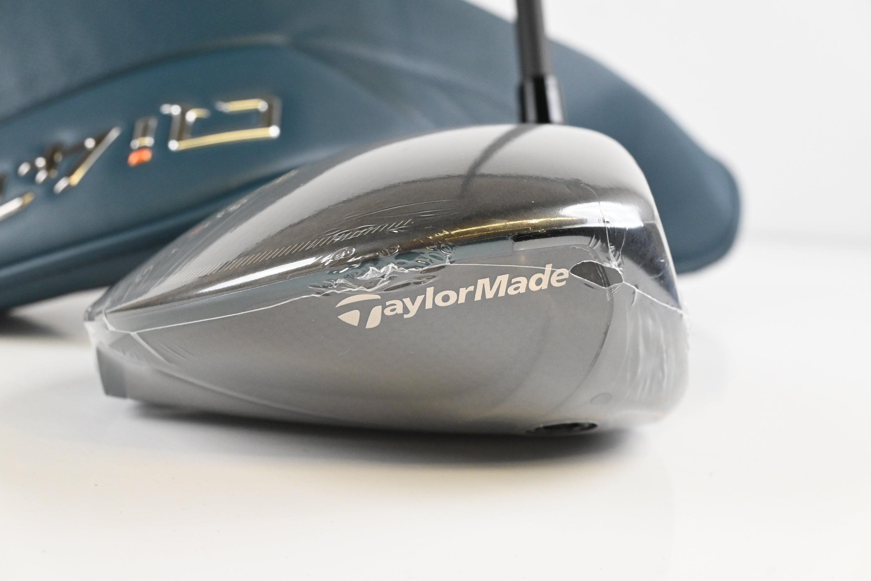 Taylormade Qi4D Driver / 10.5 Degree / Regular Flex REAX 80 Shaft