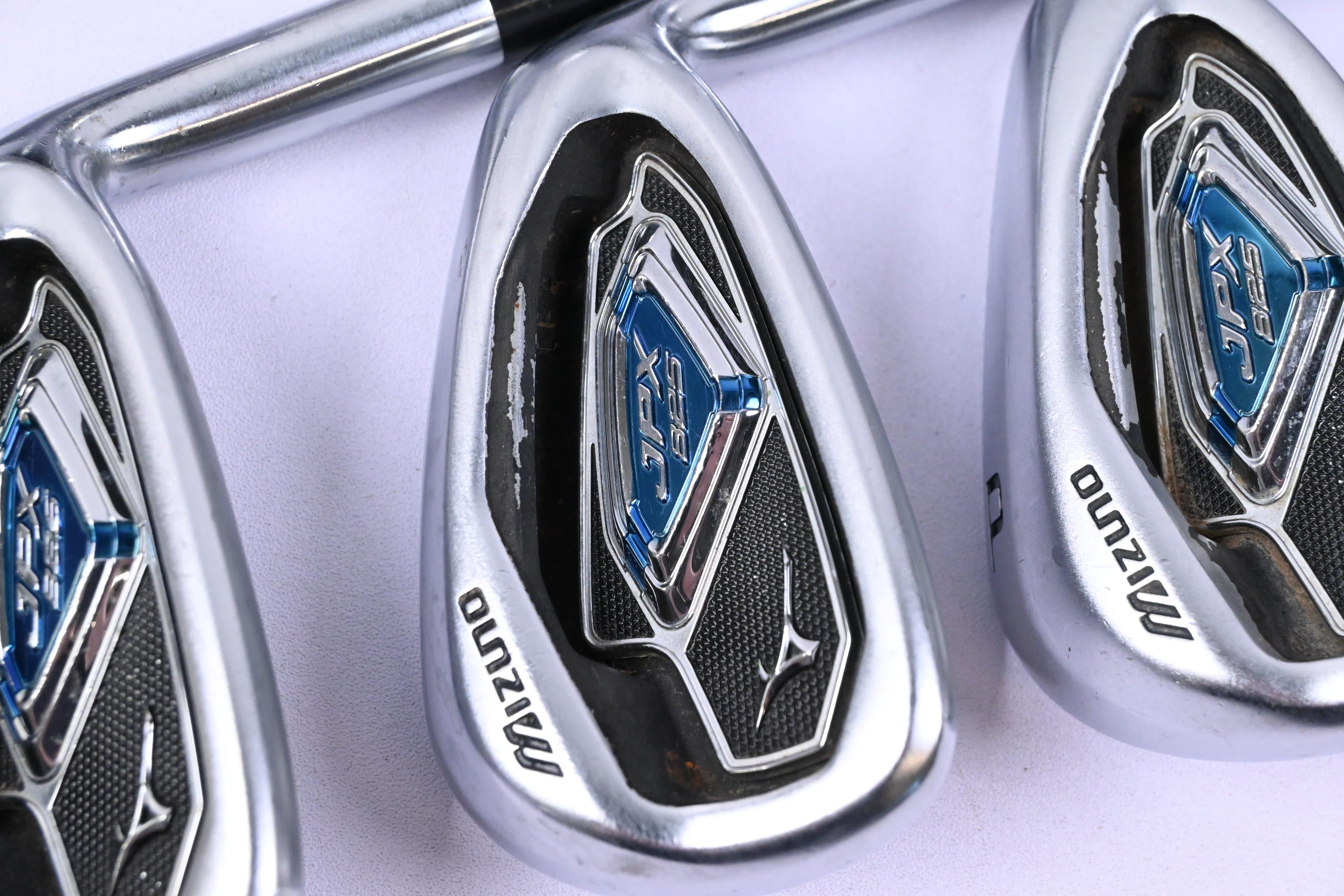 Mizuno JPX 825 Irons / 5-PW / Regular Flex Dynalite Gold XP R300 Shafts