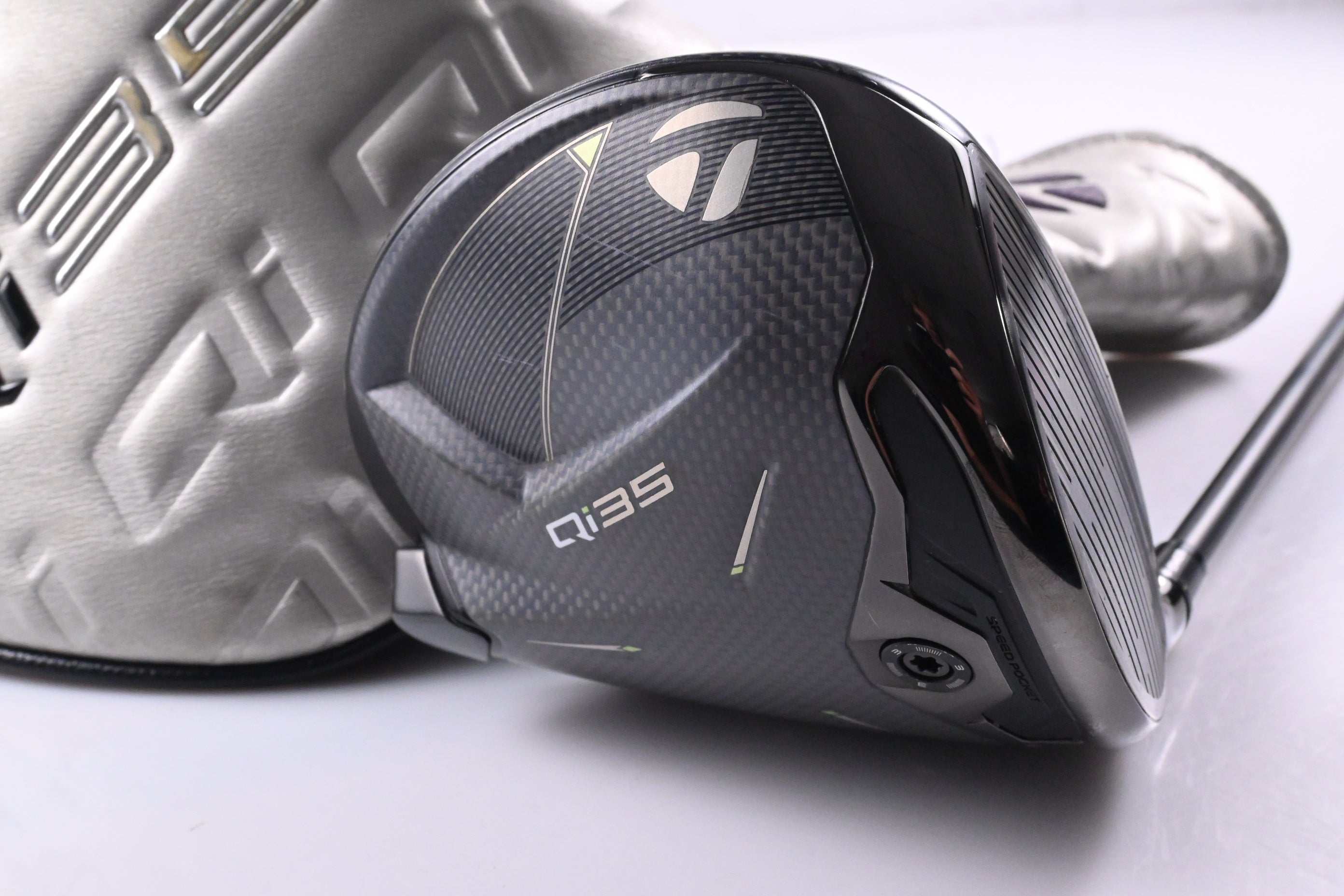 Taylormade Qi35 Driver / 10.5 Degree / Stiff Flex Kai'li Blue CB DarkWave 60