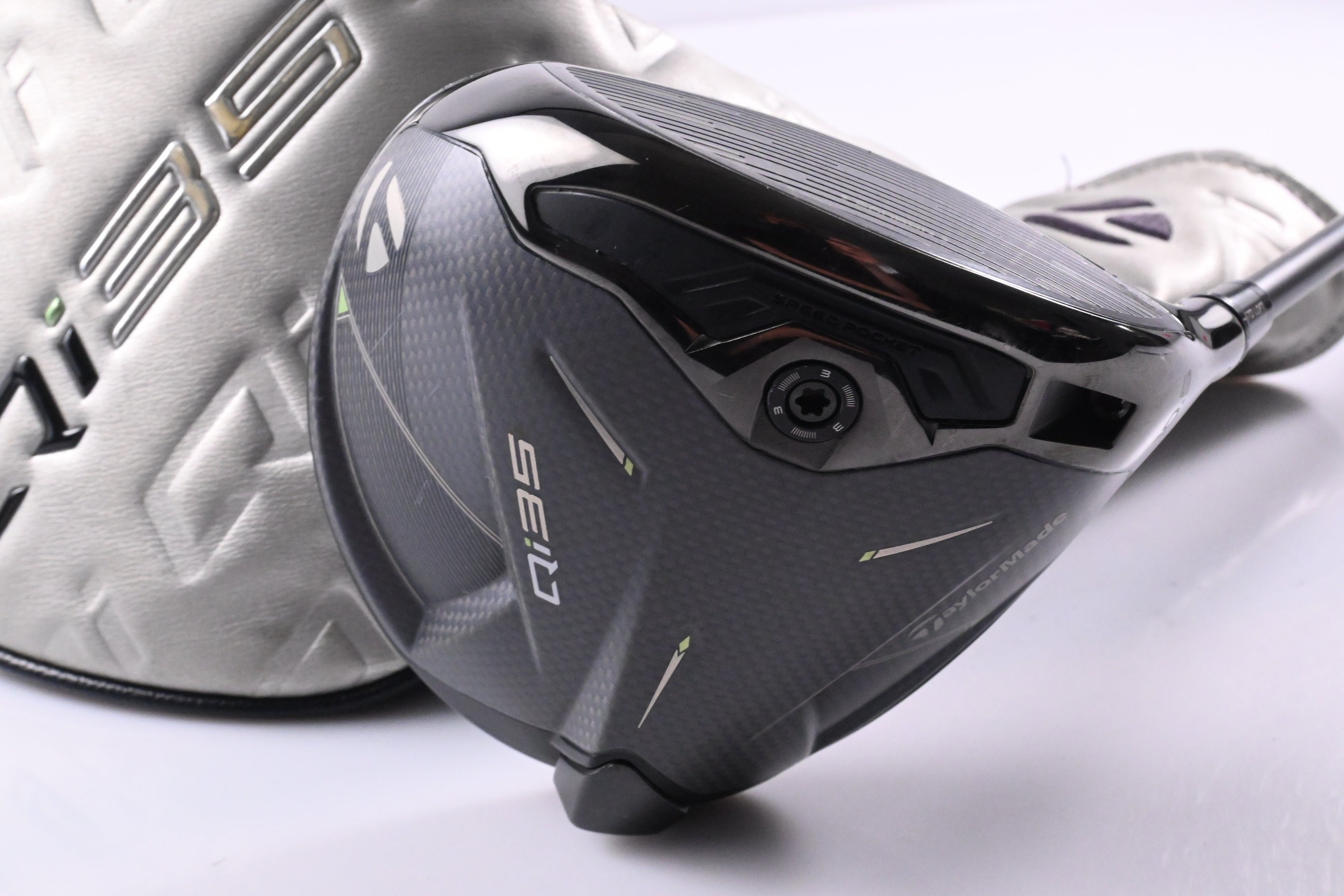 Taylormade Qi35 Driver / 10.5 Degree / Stiff Flex Kai'li Blue CB DarkWave 60