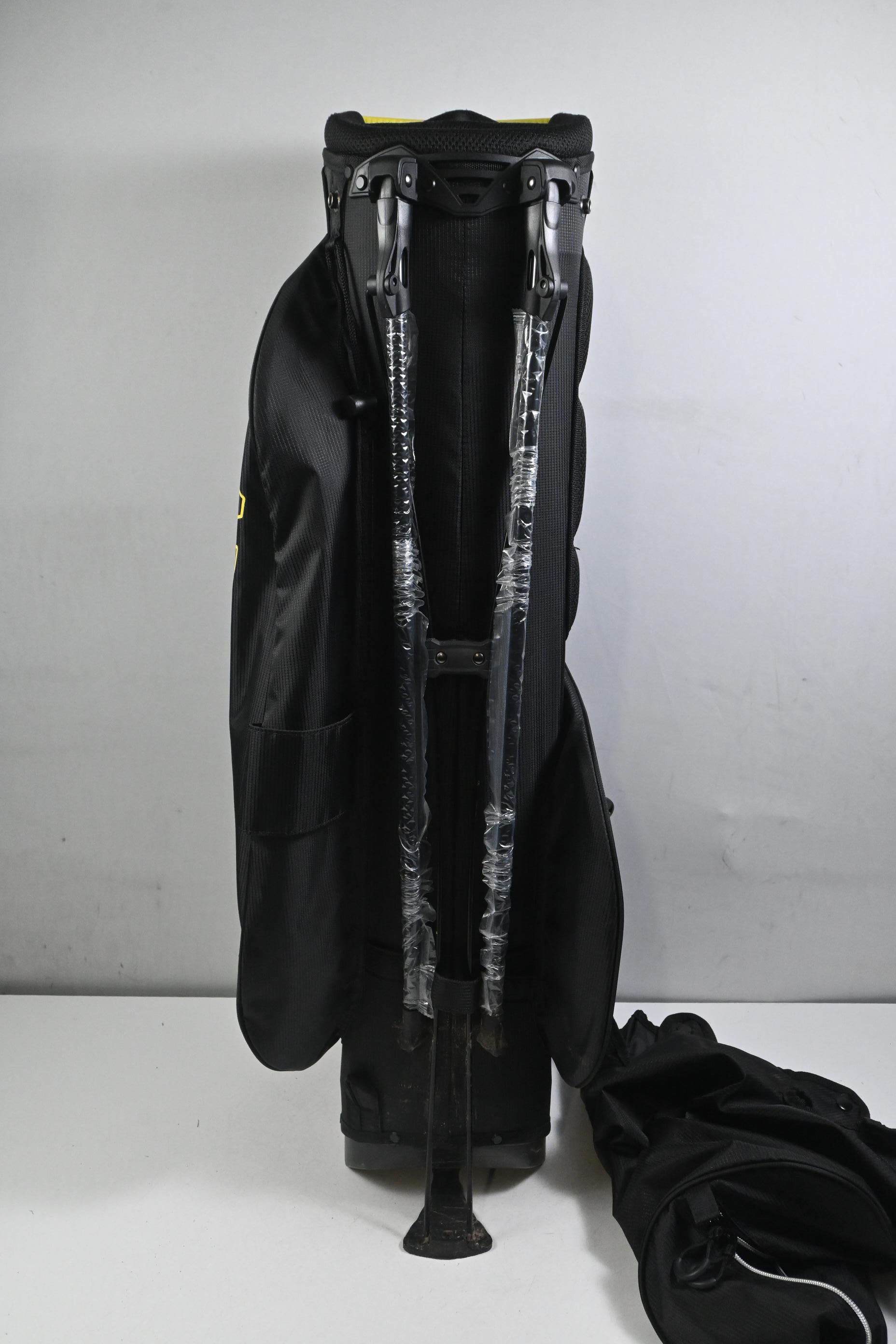 Srixon Stand Bag / 4-Way Divider / Black & Yellow