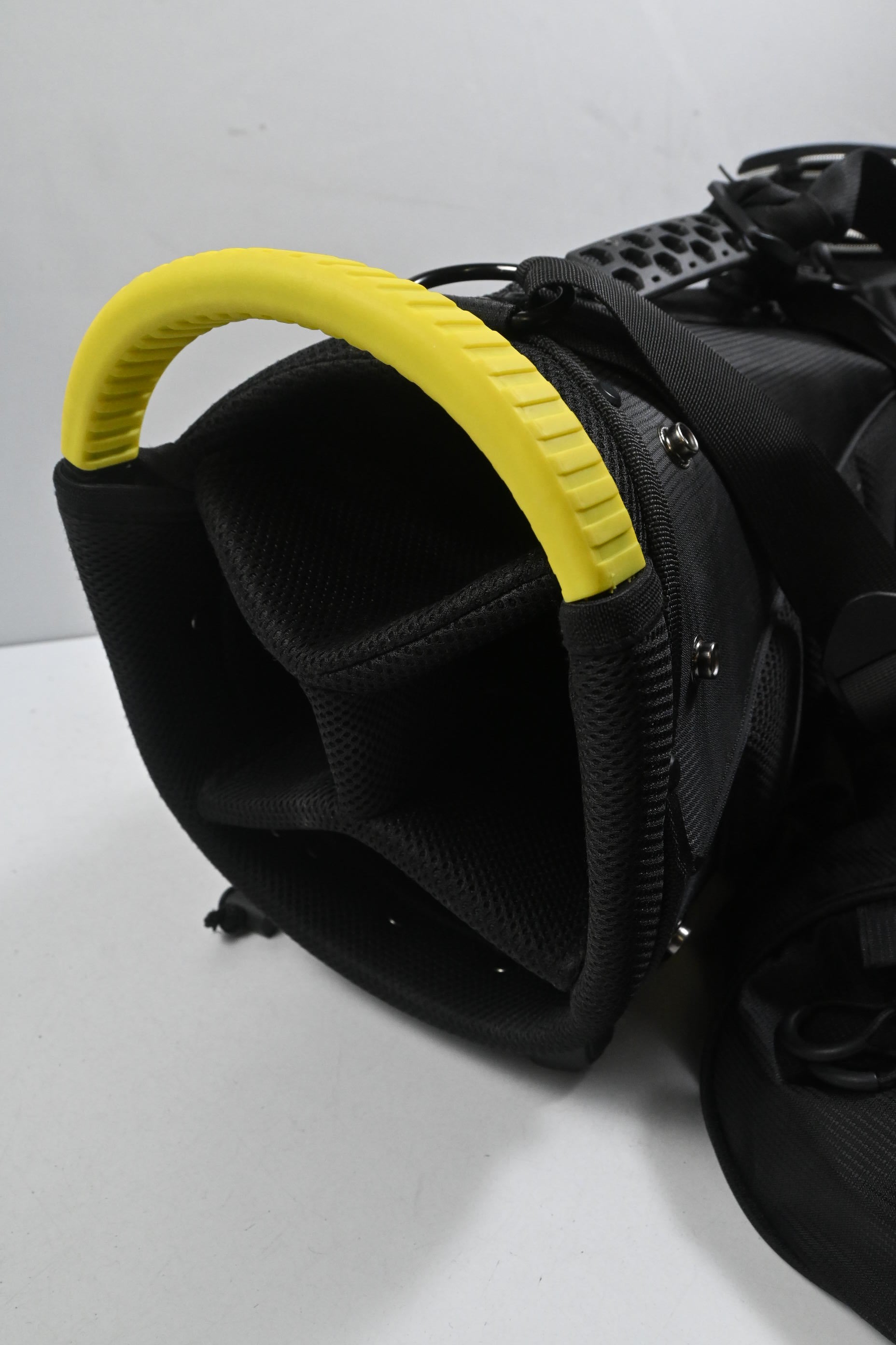 Srixon Stand Bag / 4-Way Divider / Black & Yellow
