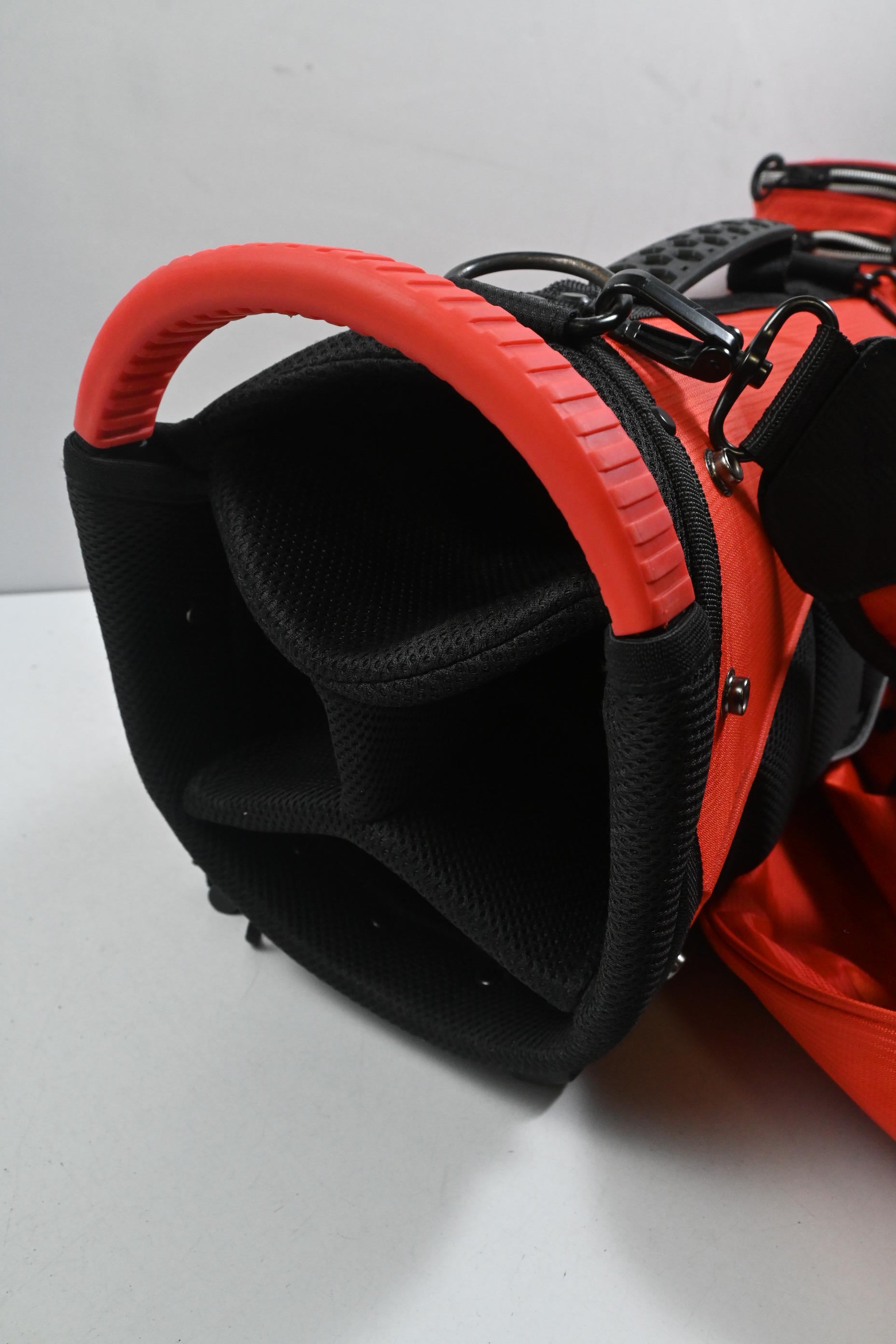 Srixon Stand Bag / 4-Way Divider / Red & Black