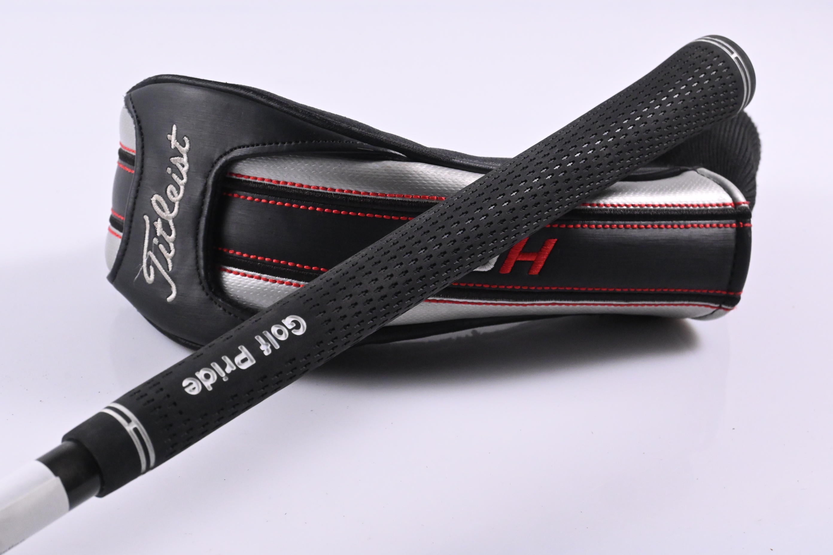 Titleist 915H #2 Hybrid / 18 Degree / Stiff Flex Aldila Rogue Silver 85 Shaft