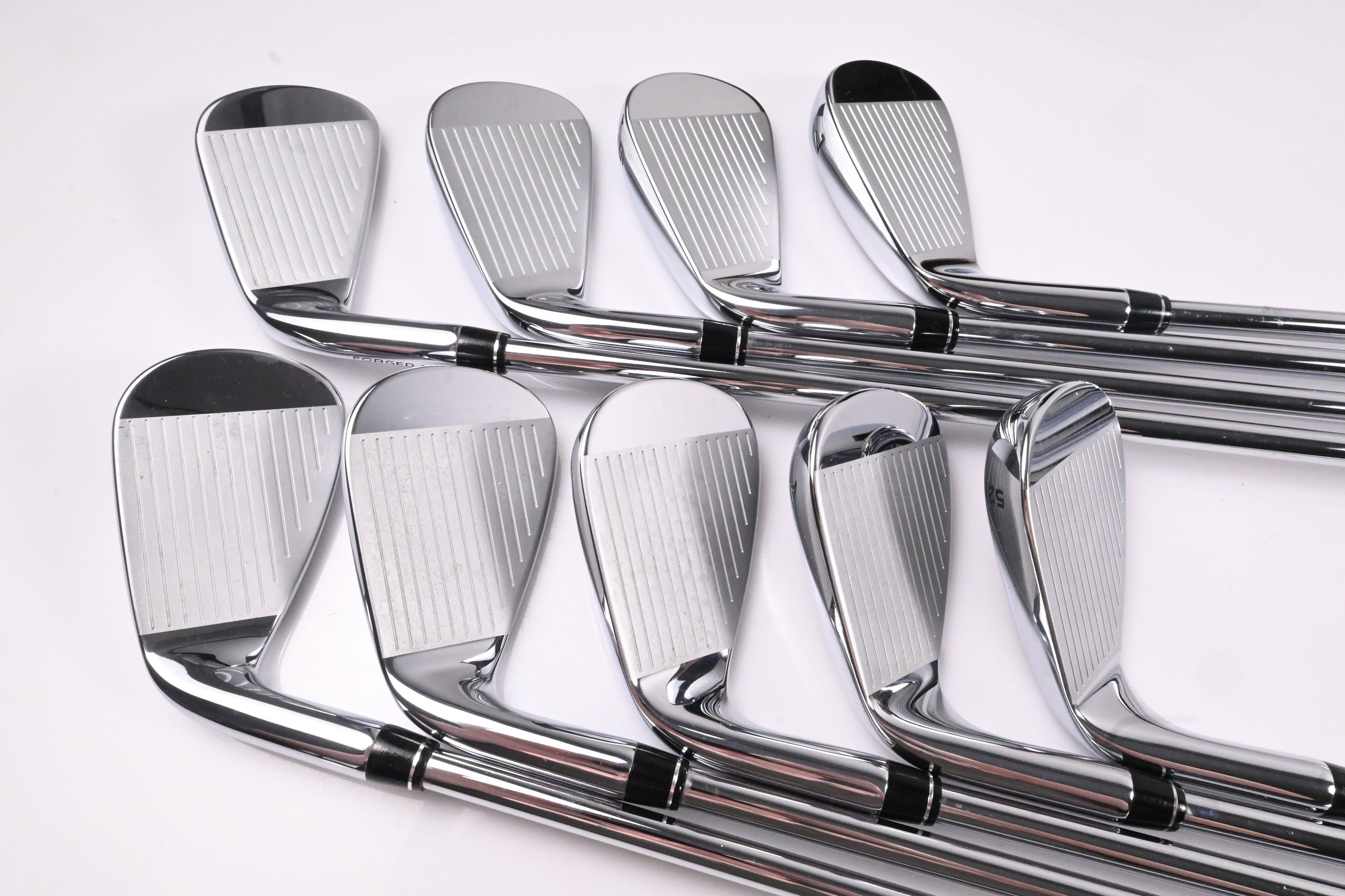 Callaway Paradym Irons / 4-PW+AW+52° / Regular Flex Elevate MPH 85 Shafts