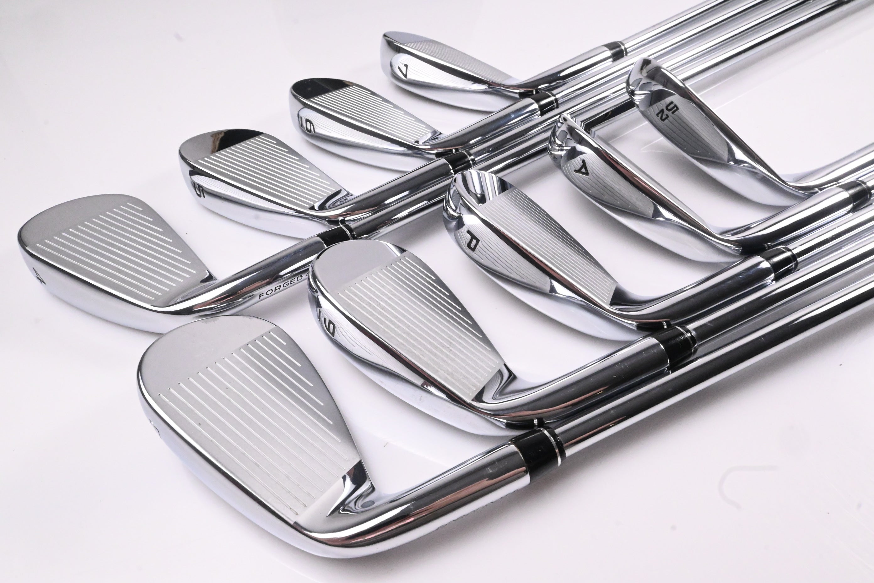 Callaway Paradym Irons / 4-PW+AW+52° / Regular Flex Elevate MPH 85 Shafts