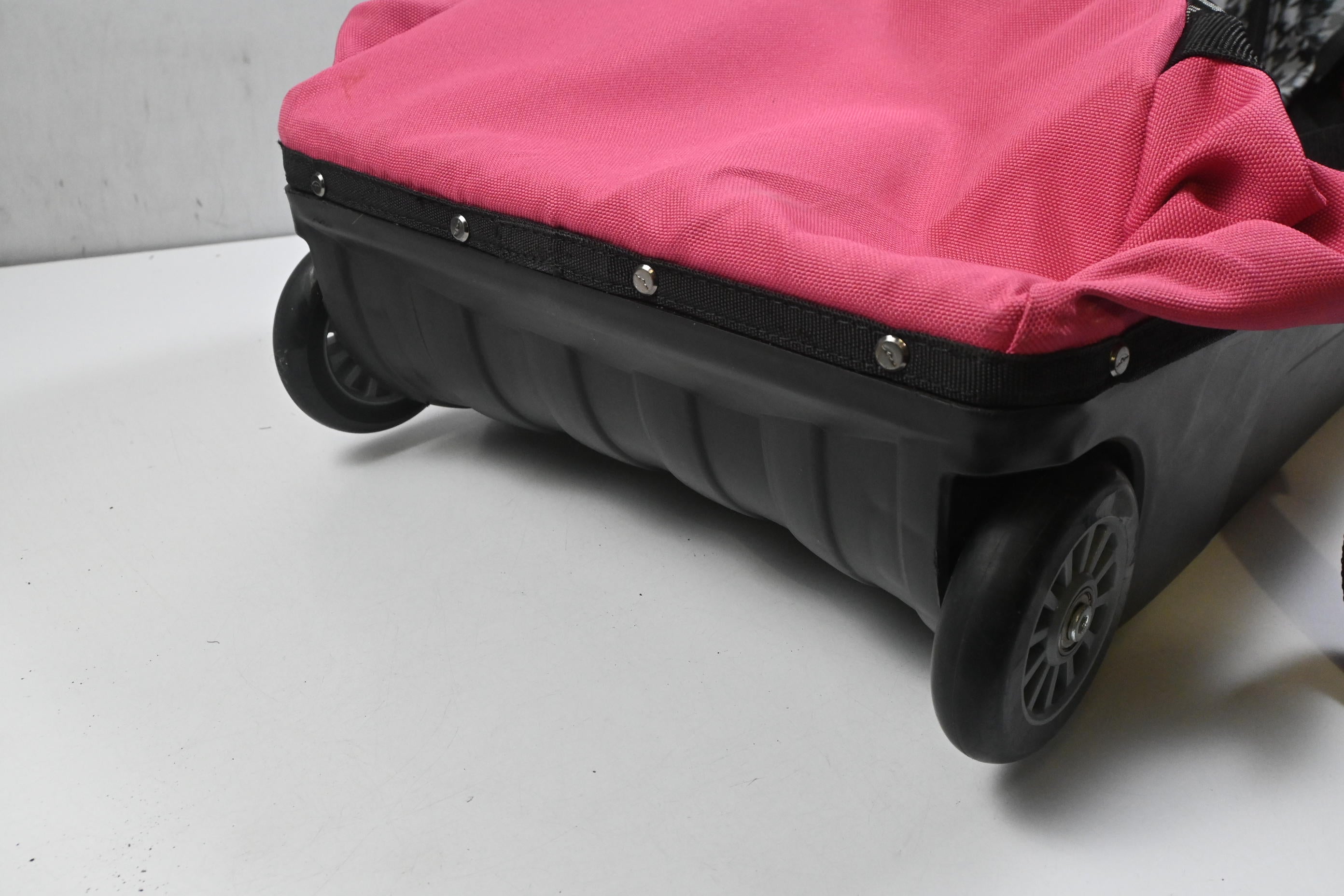 Sun Mountain Club Glider Wheeled Travel Cover / Pink & Grey